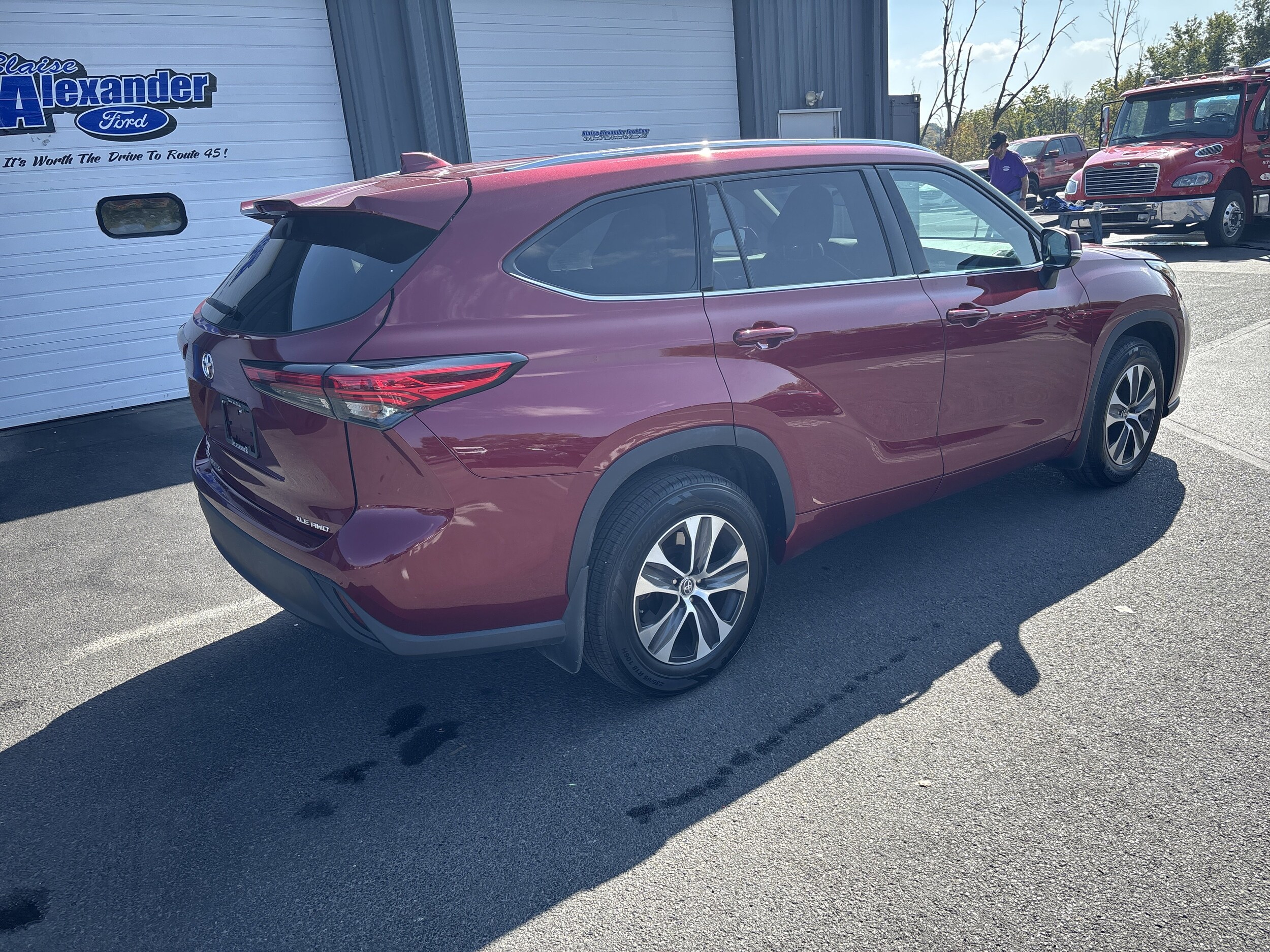 2020 Toyota Highlander XLE photo 3