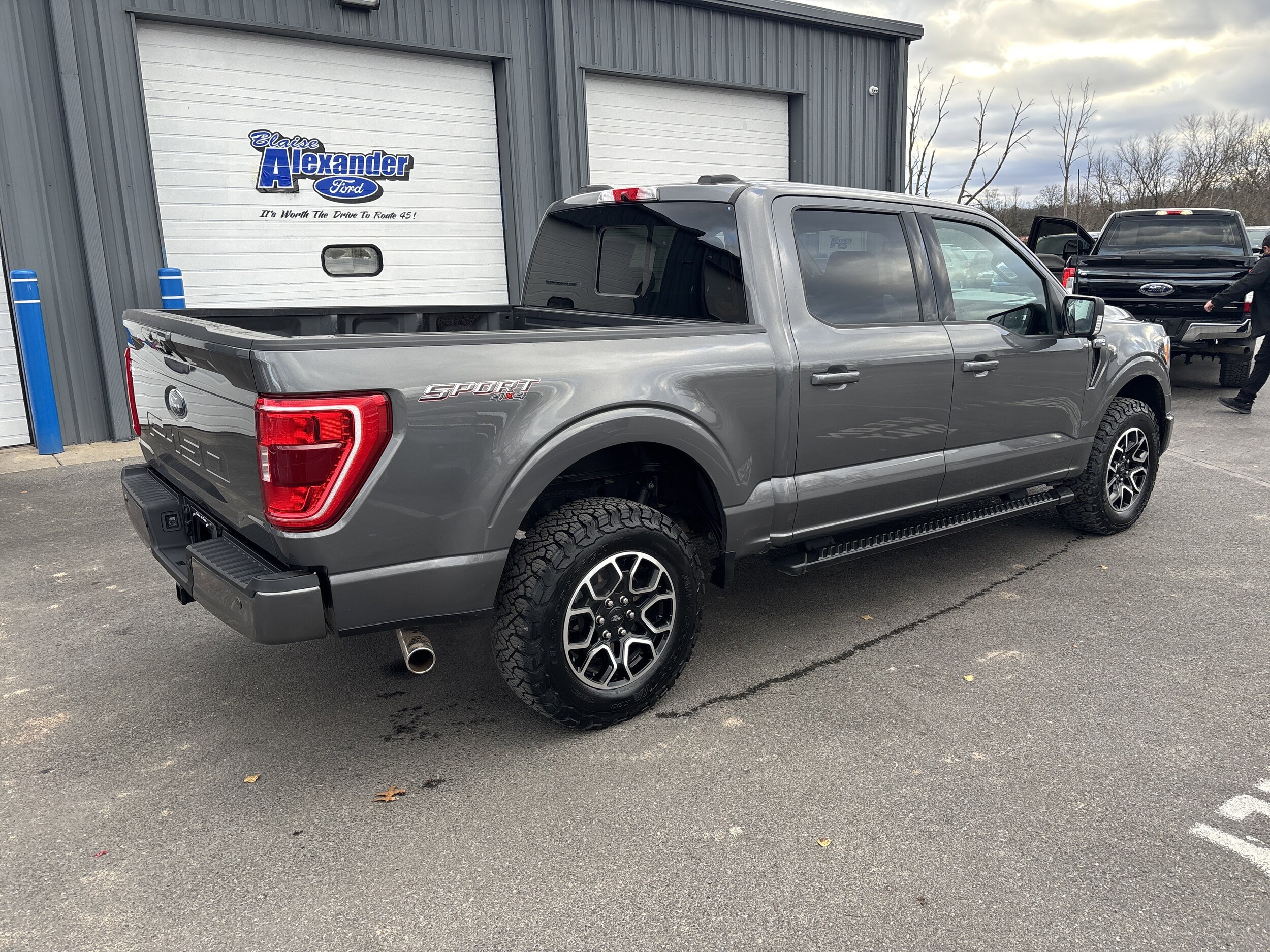2023 Ford F-150 XLT photo 3