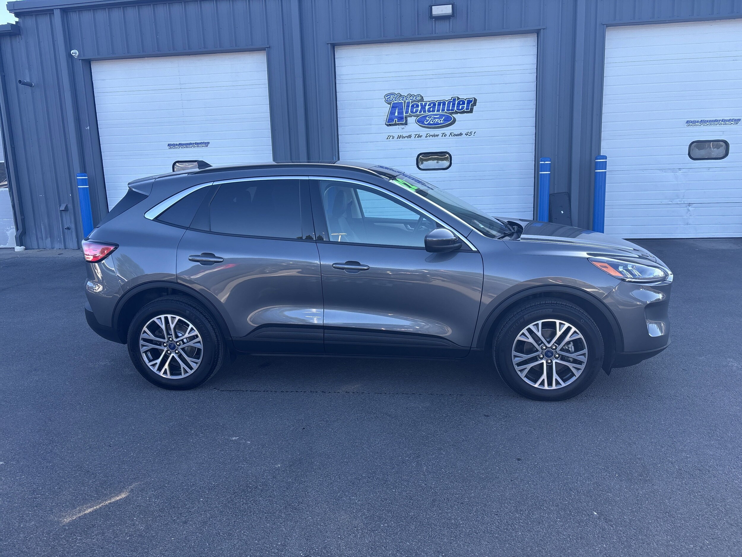 2022 Ford Escape SEL photo 2
