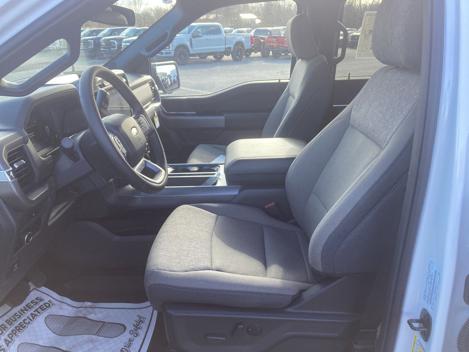 2025 Ford F-150 XLT photo 4