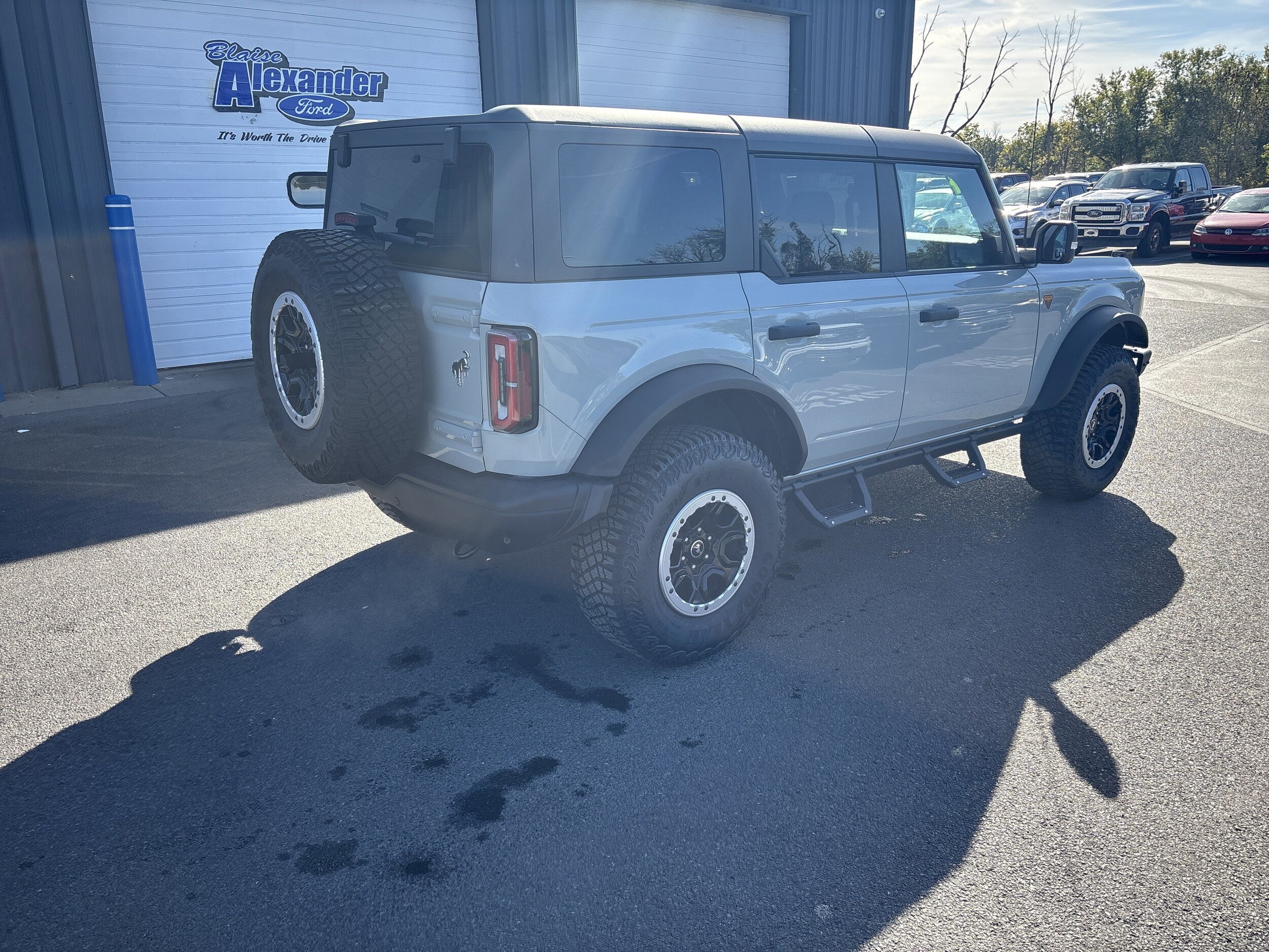 2024 Ford Bronco Badlands photo 2