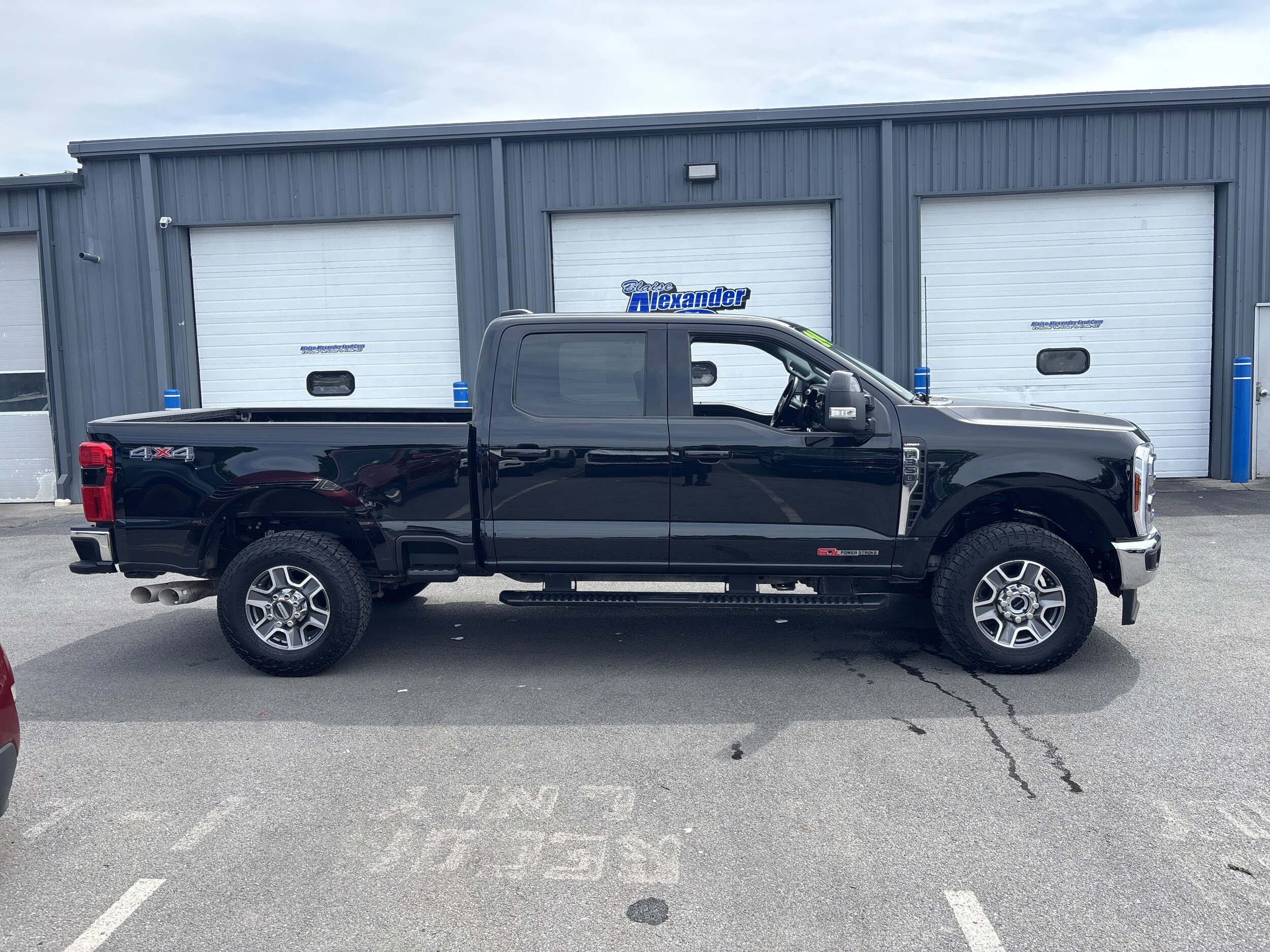 2024 Ford F-350 Lariat photo 2