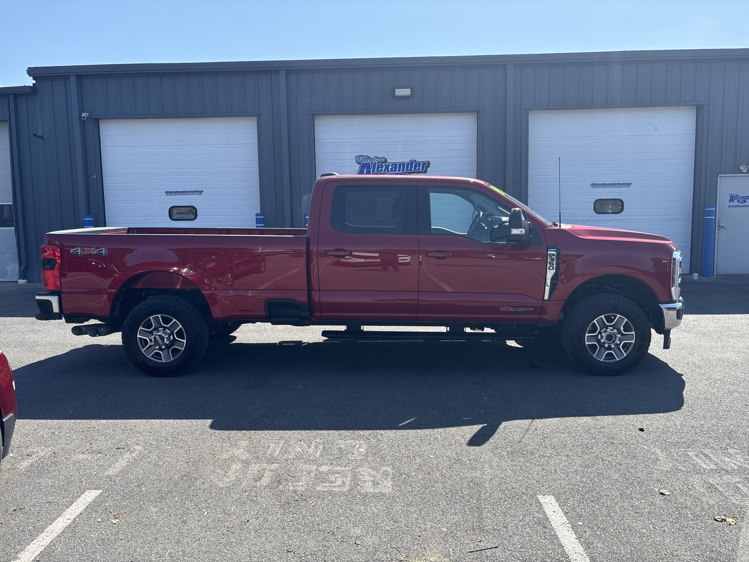 2024 Ford F-350 Lariat photo 2