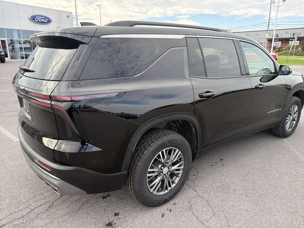 Used 2025 Chevrolet Traverse LT SUV