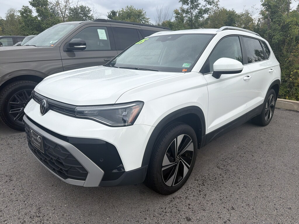 Used 2025 Volkswagen Taos 1.5T SE SUV