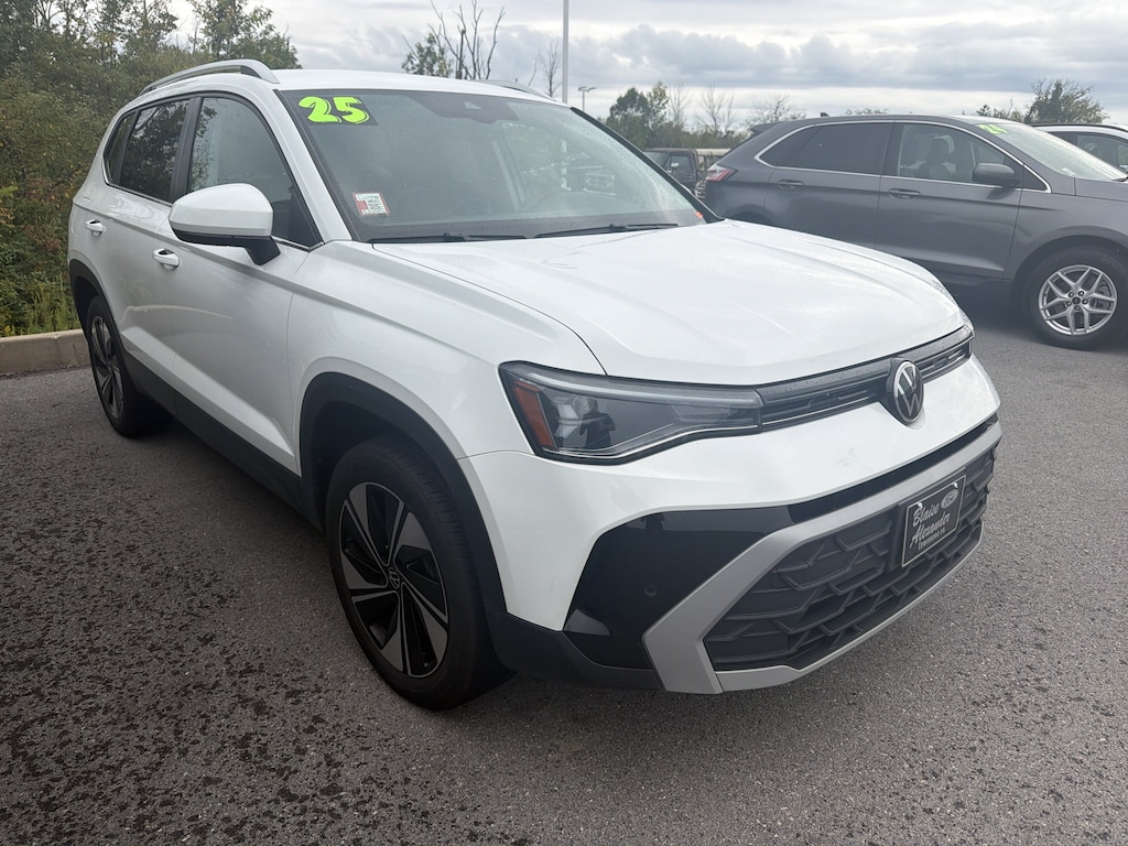 Used 2025 Volkswagen Taos 1.5T SE SUV
