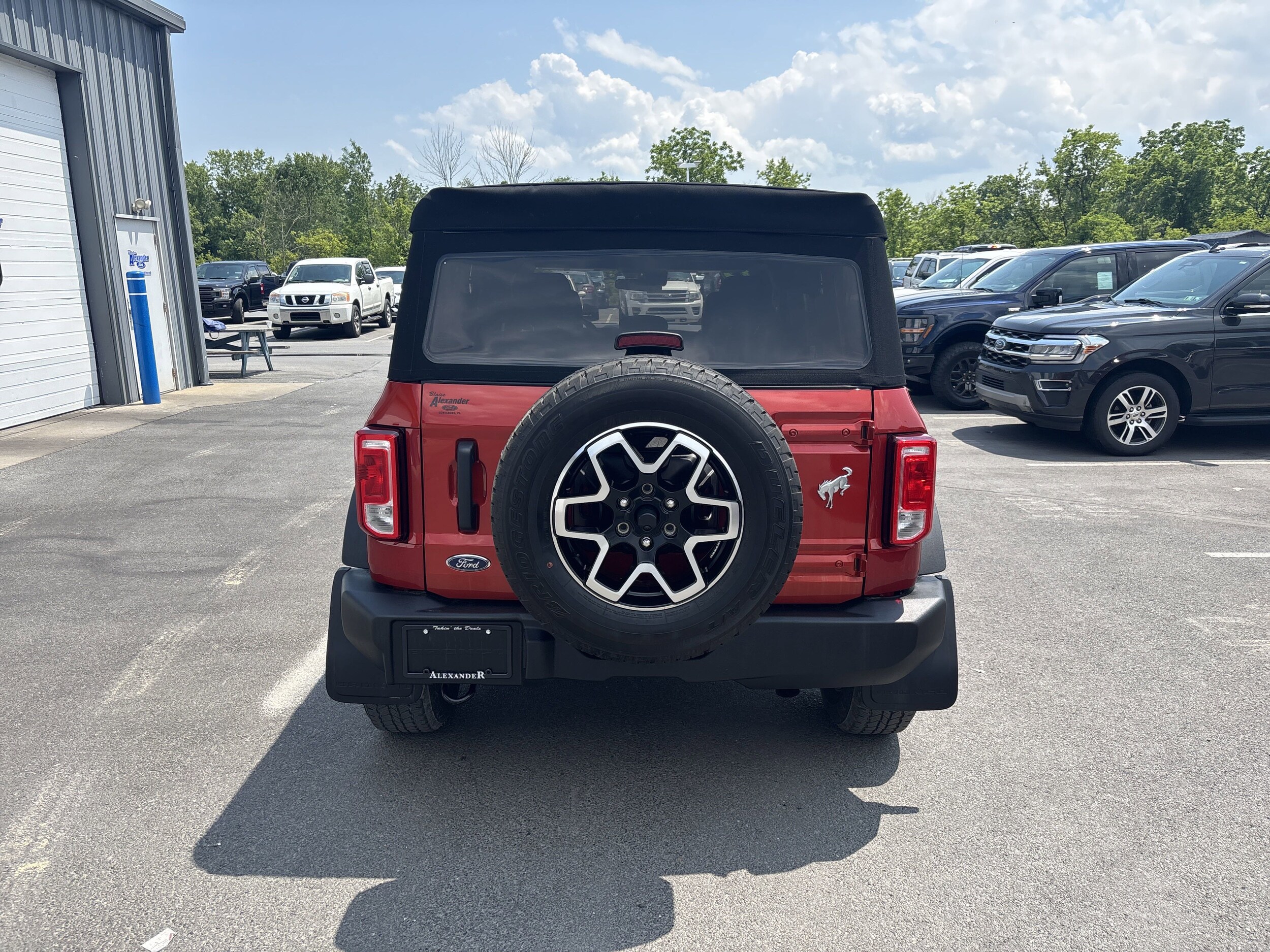 2023 Ford Bronco Base photo 4