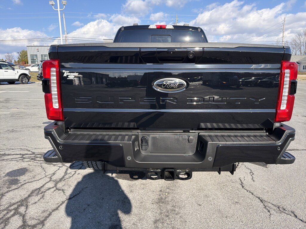 New 2026 Ford F-350 LARIAT Truck Crew Cab