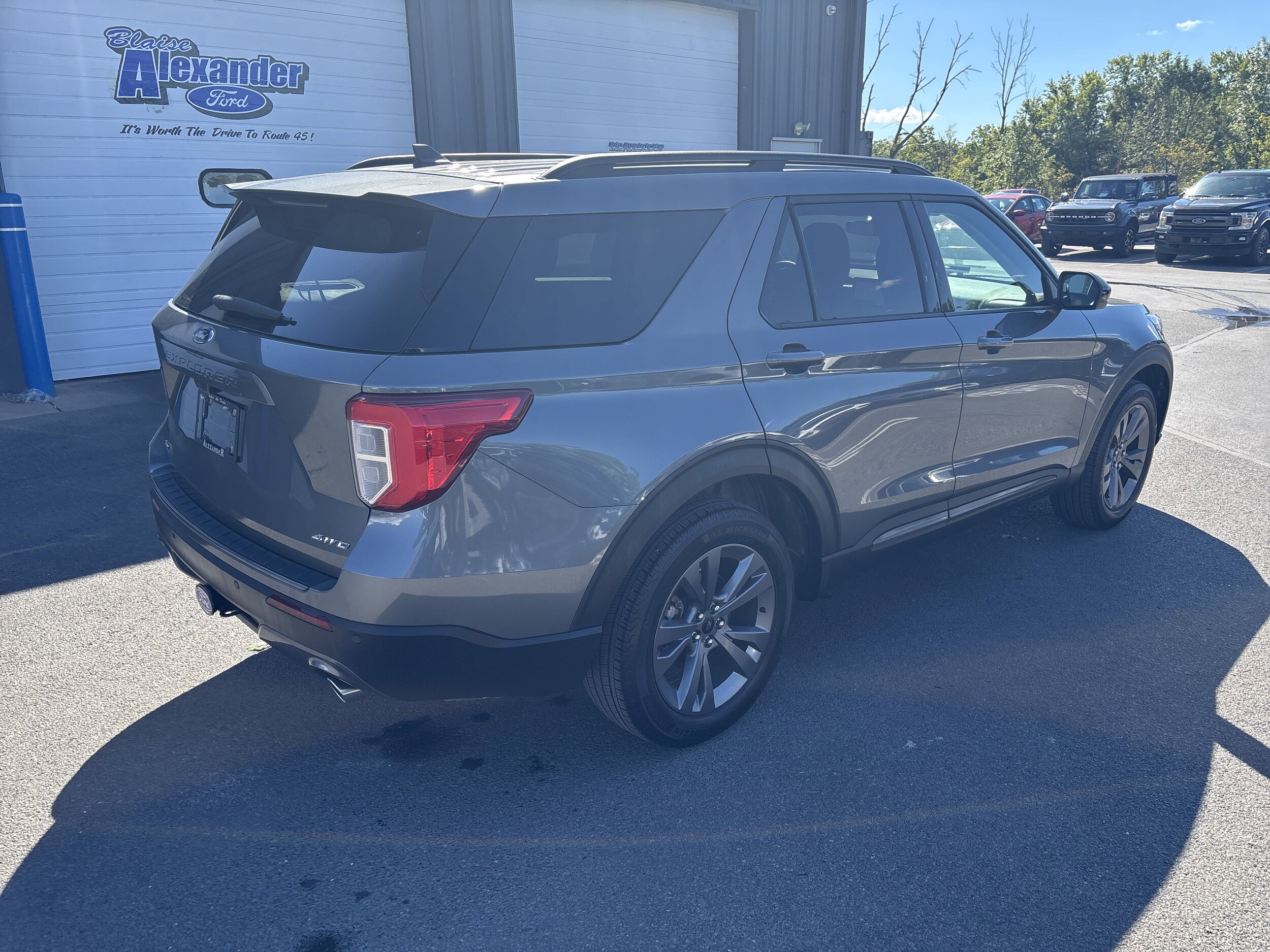 2023 Ford Explorer XLT photo 3