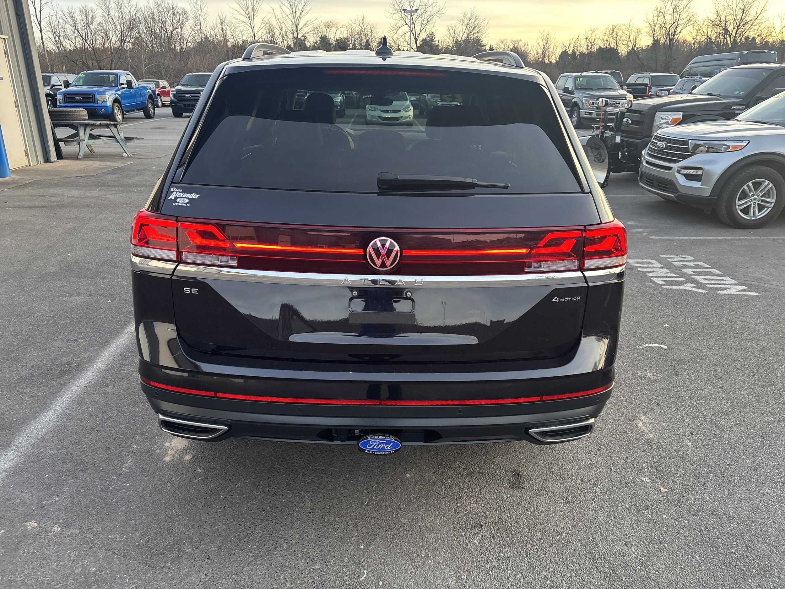 2025 Volkswagen Atlas SE Technology photo 2