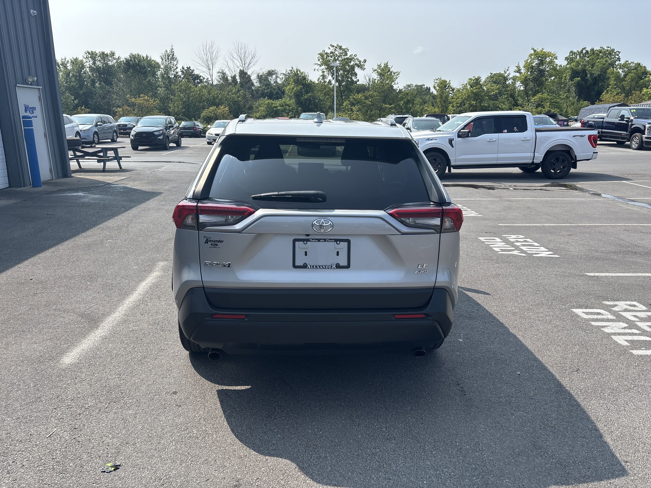 2020 Toyota RAV4 LE photo 4