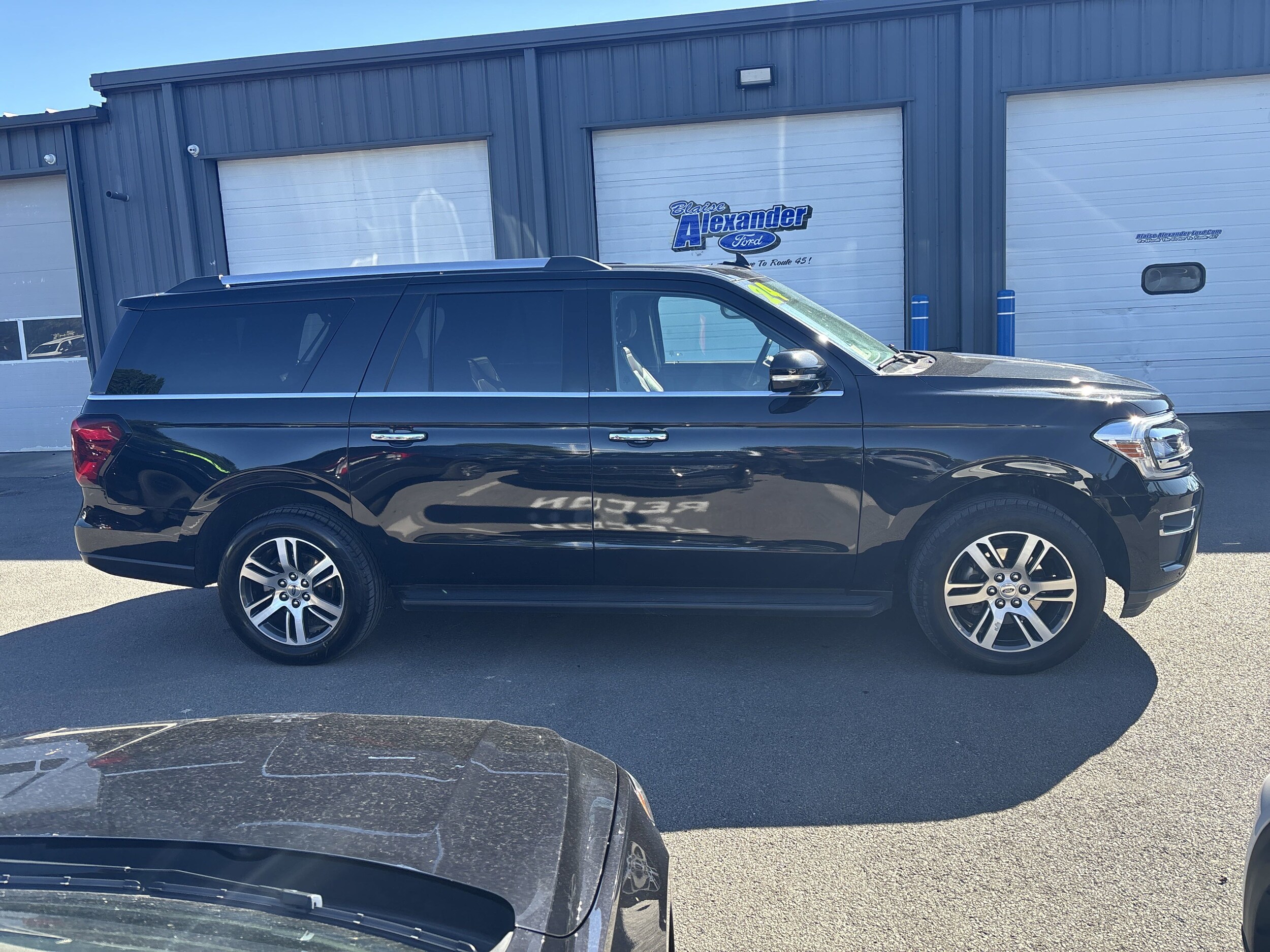 2024 Ford Expedition MAX Limited photo 2