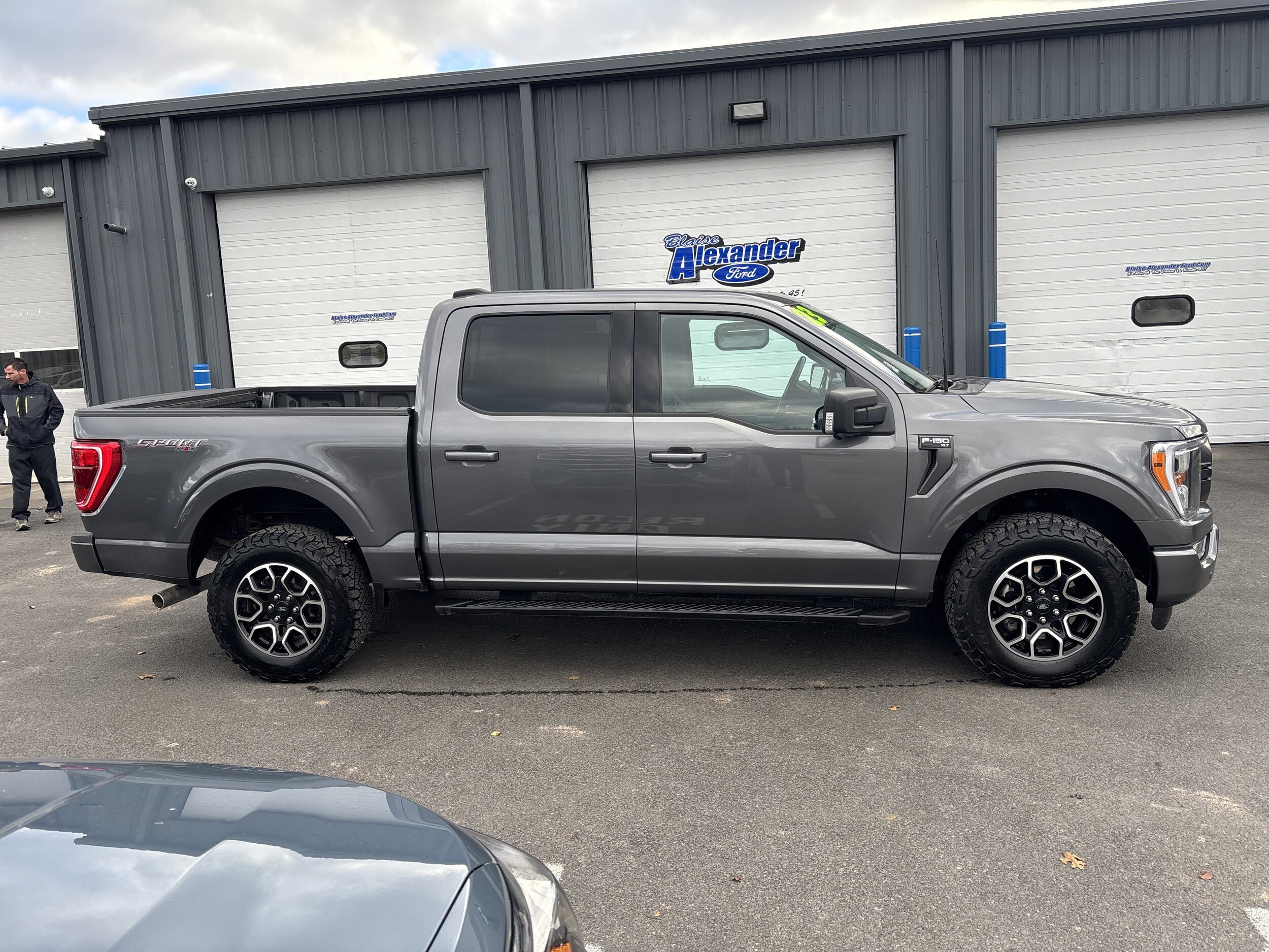 2023 Ford F-150 XLT photo 2