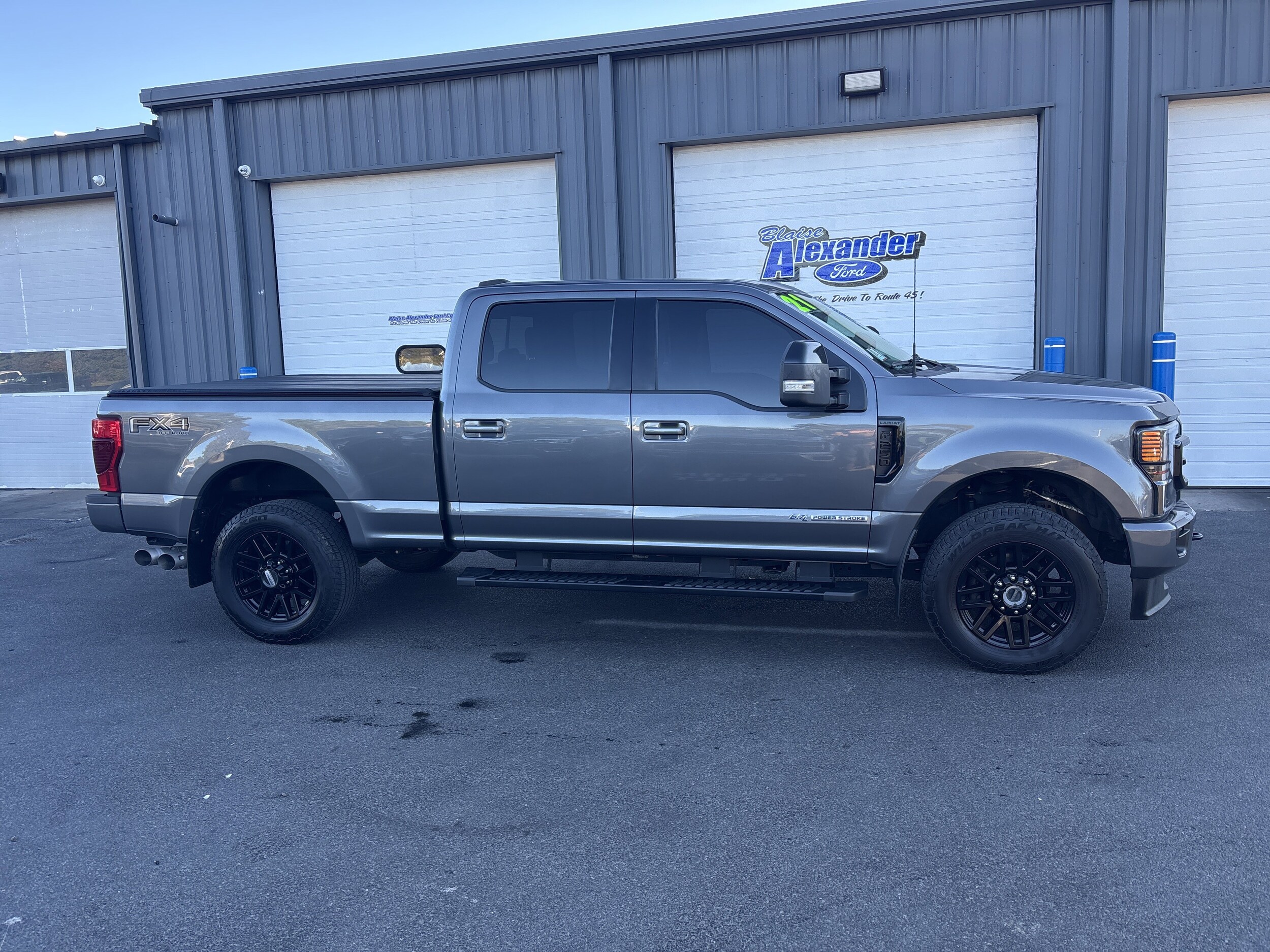 2021 Ford F-250 Lariat photo 2