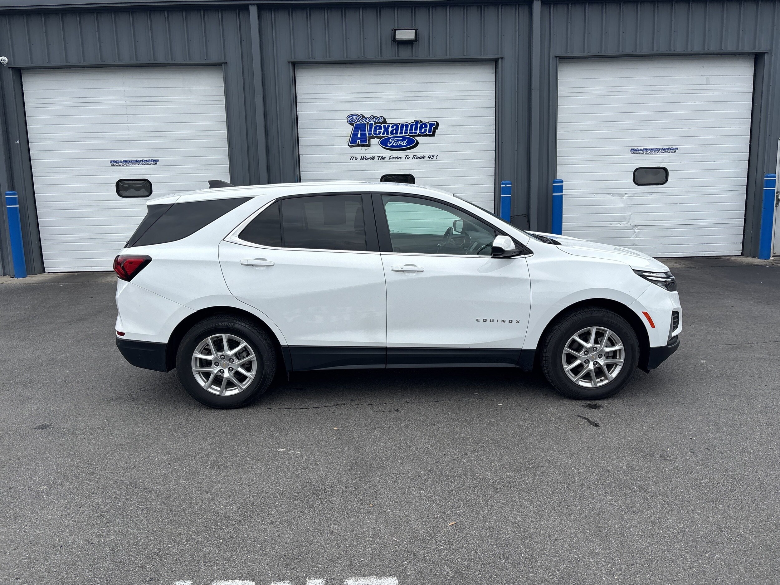 2024 Chevrolet Equinox photo 2