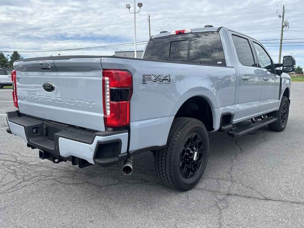 New 2026 Ford F-350 LARIAT Truck Crew Cab
