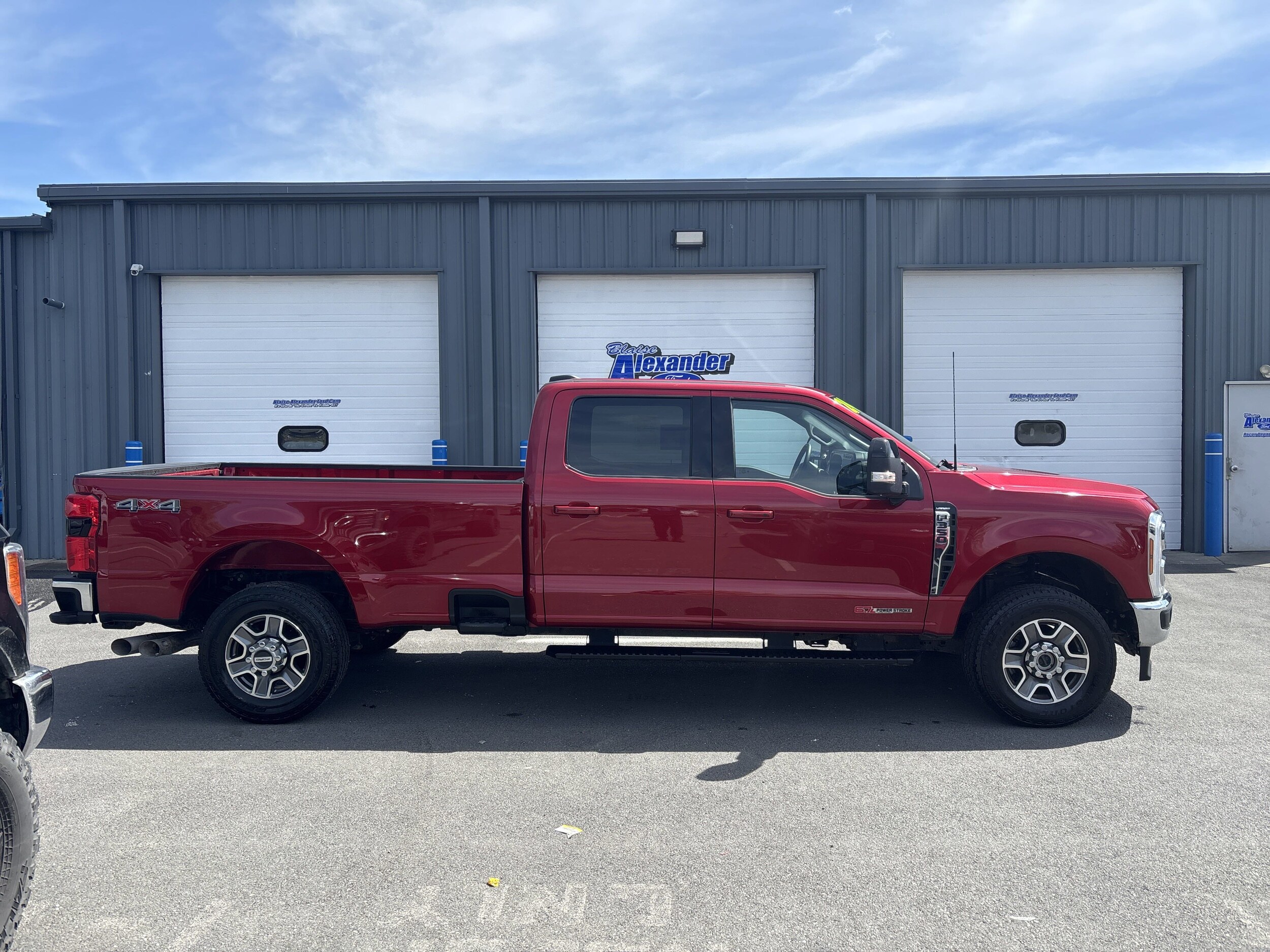 2024 Ford F-350 Lariat photo 2