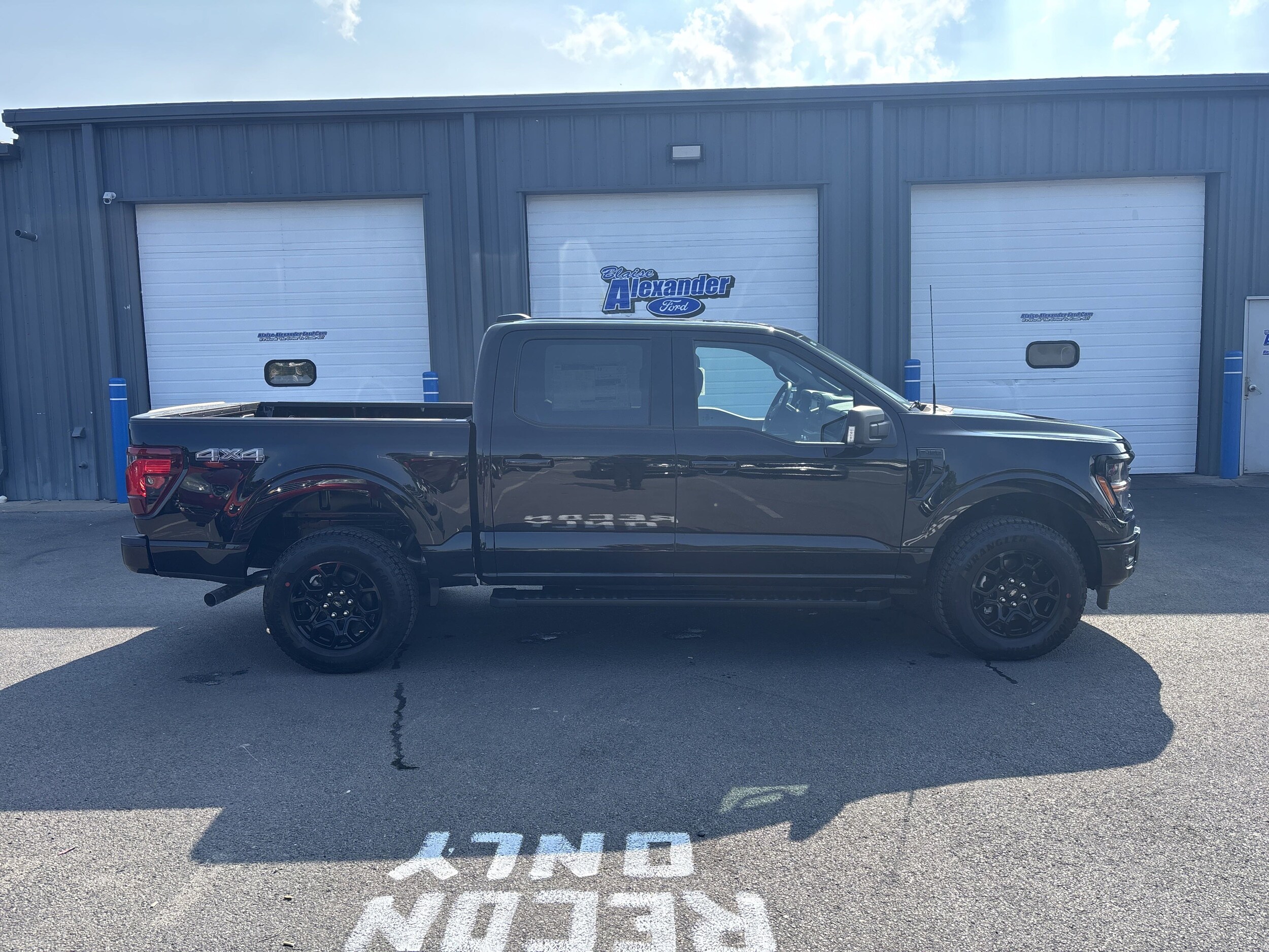 2025 Ford F-150 XLT photo 2