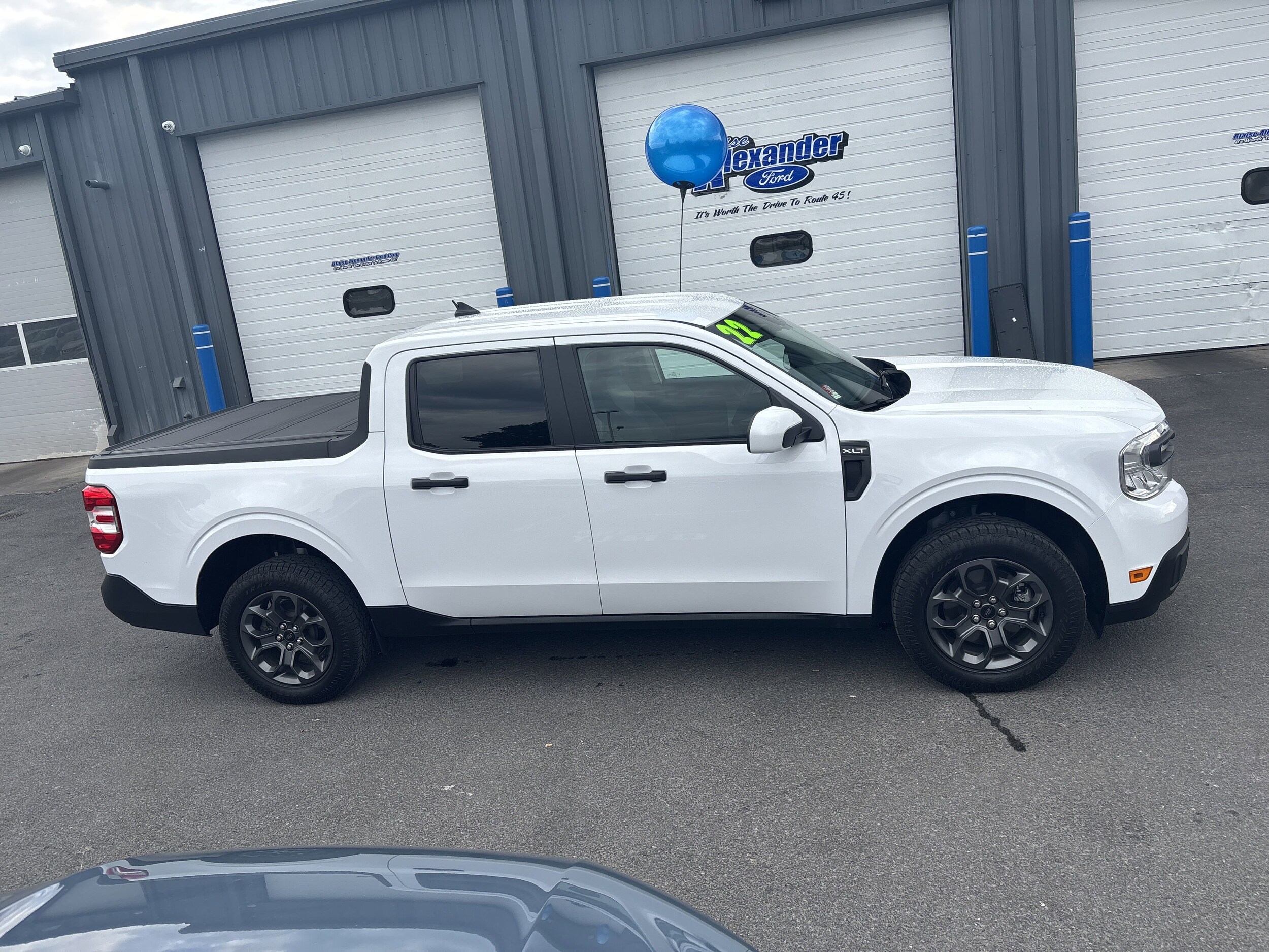 2022 Ford Maverick XLT photo 2