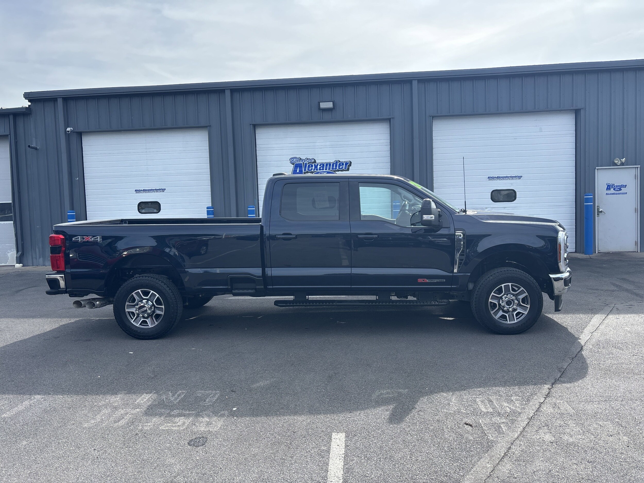 2024 Ford F-350 Lariat photo 2