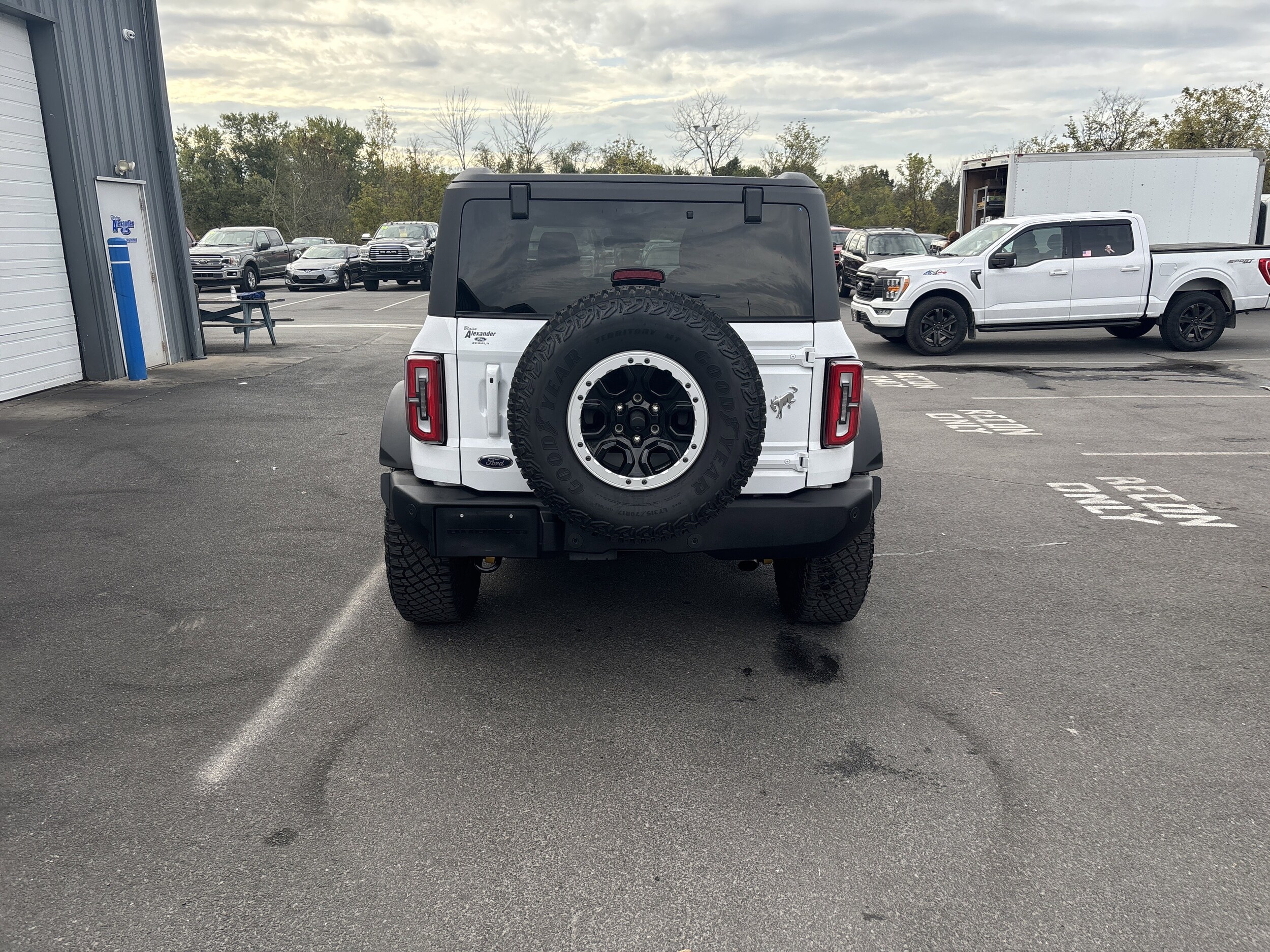 2024 Ford Bronco Outer Banks photo 2