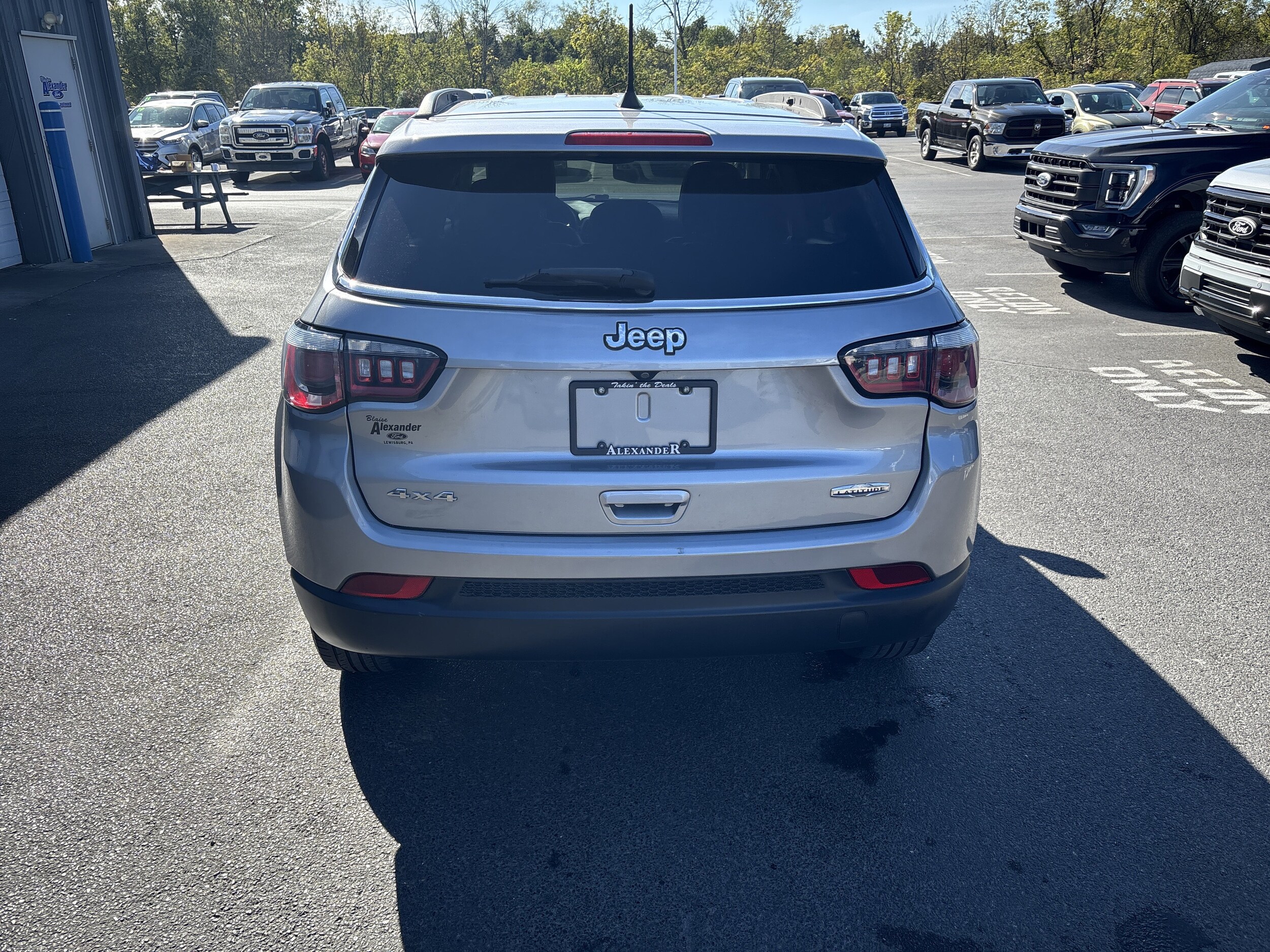 2018 Jeep Compass Latitude photo 2