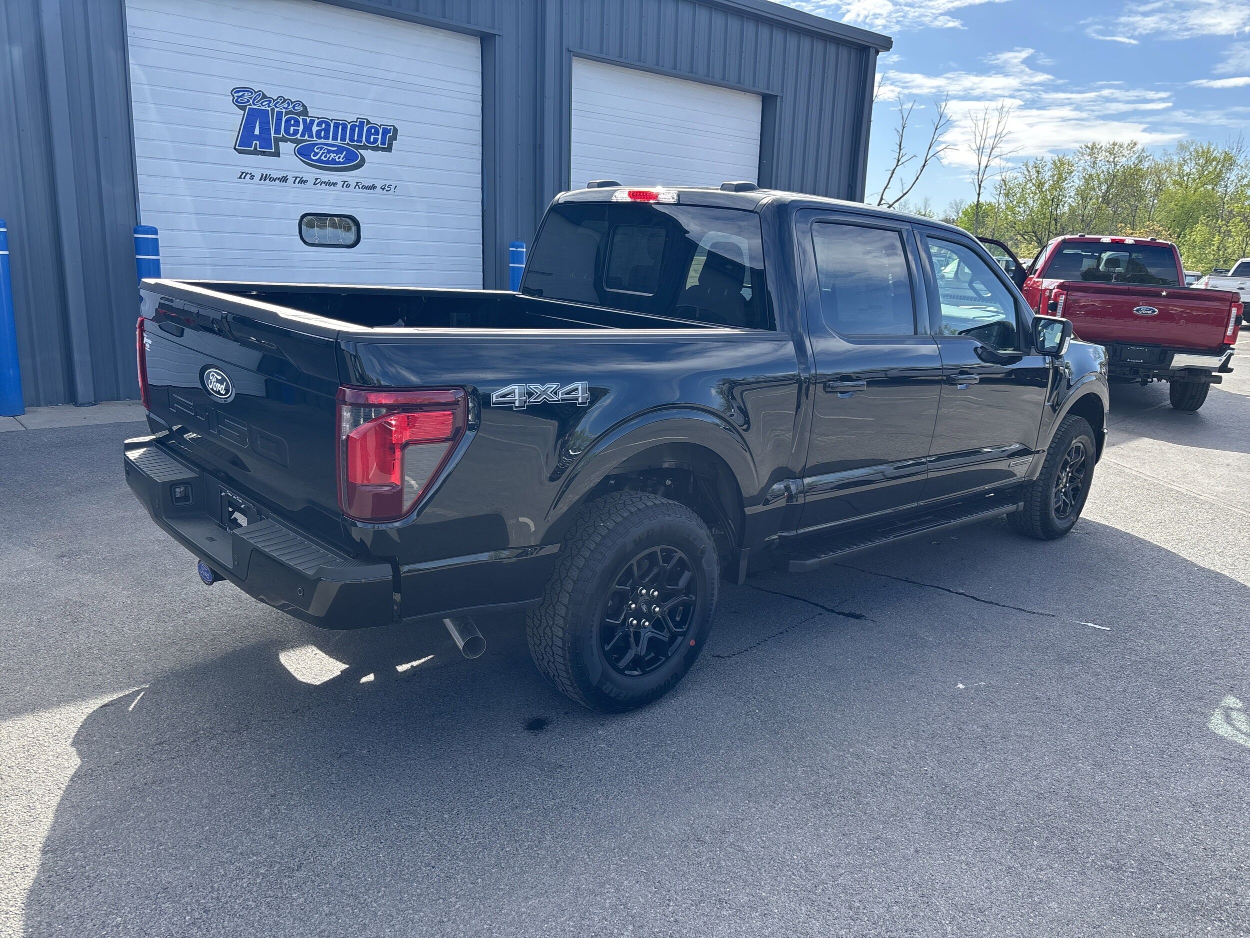 2025 Ford F-150 XLT photo 3
