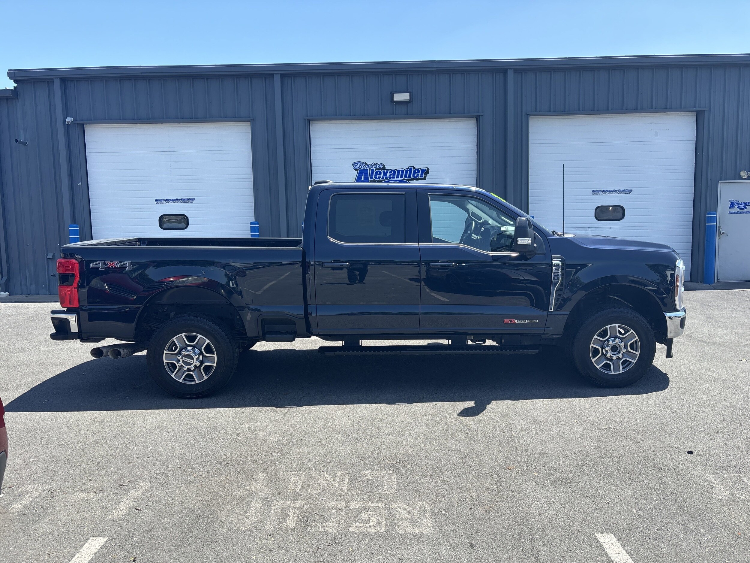 2024 Ford F-350 Lariat photo 2
