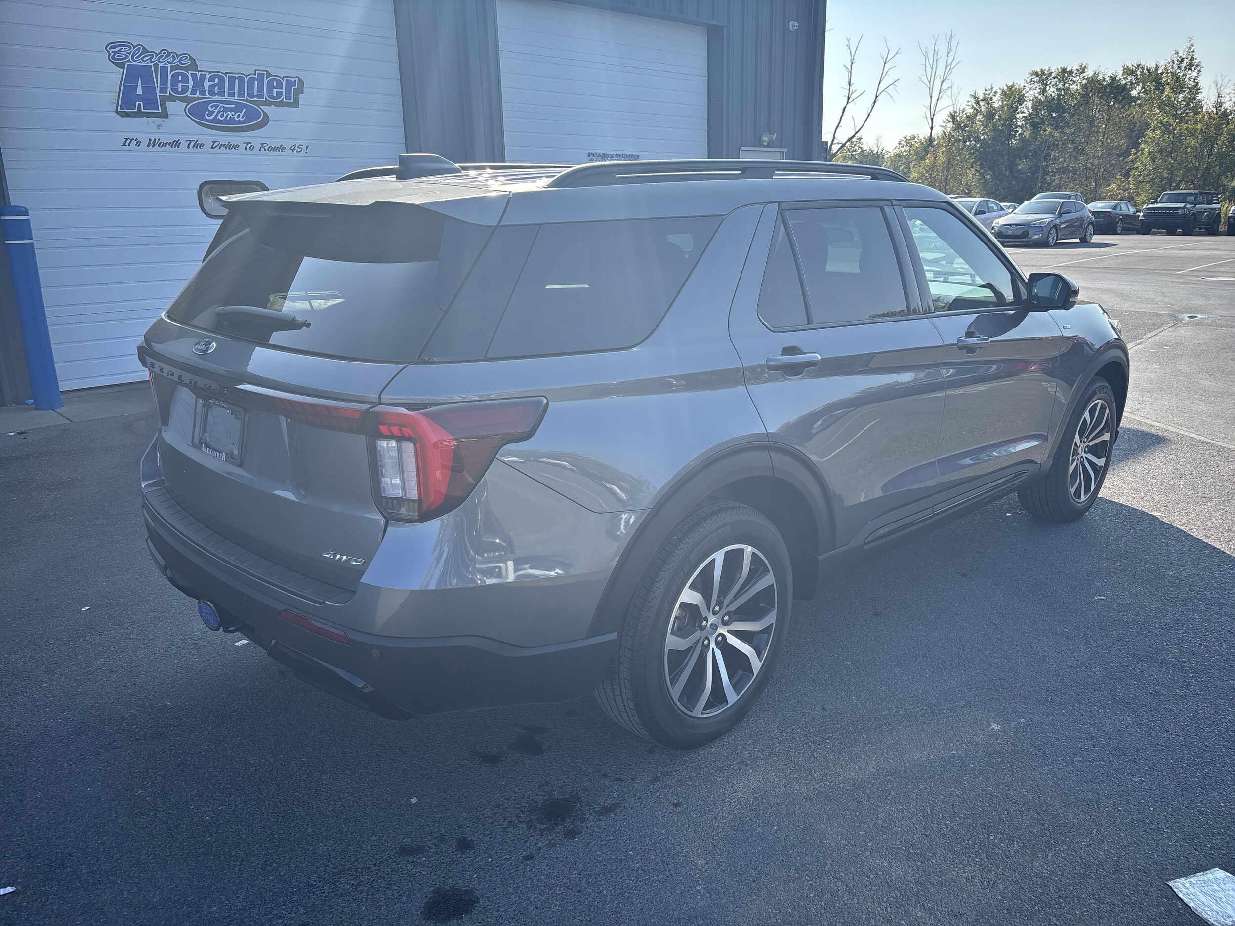 2025 Ford Explorer ST-Line photo 3