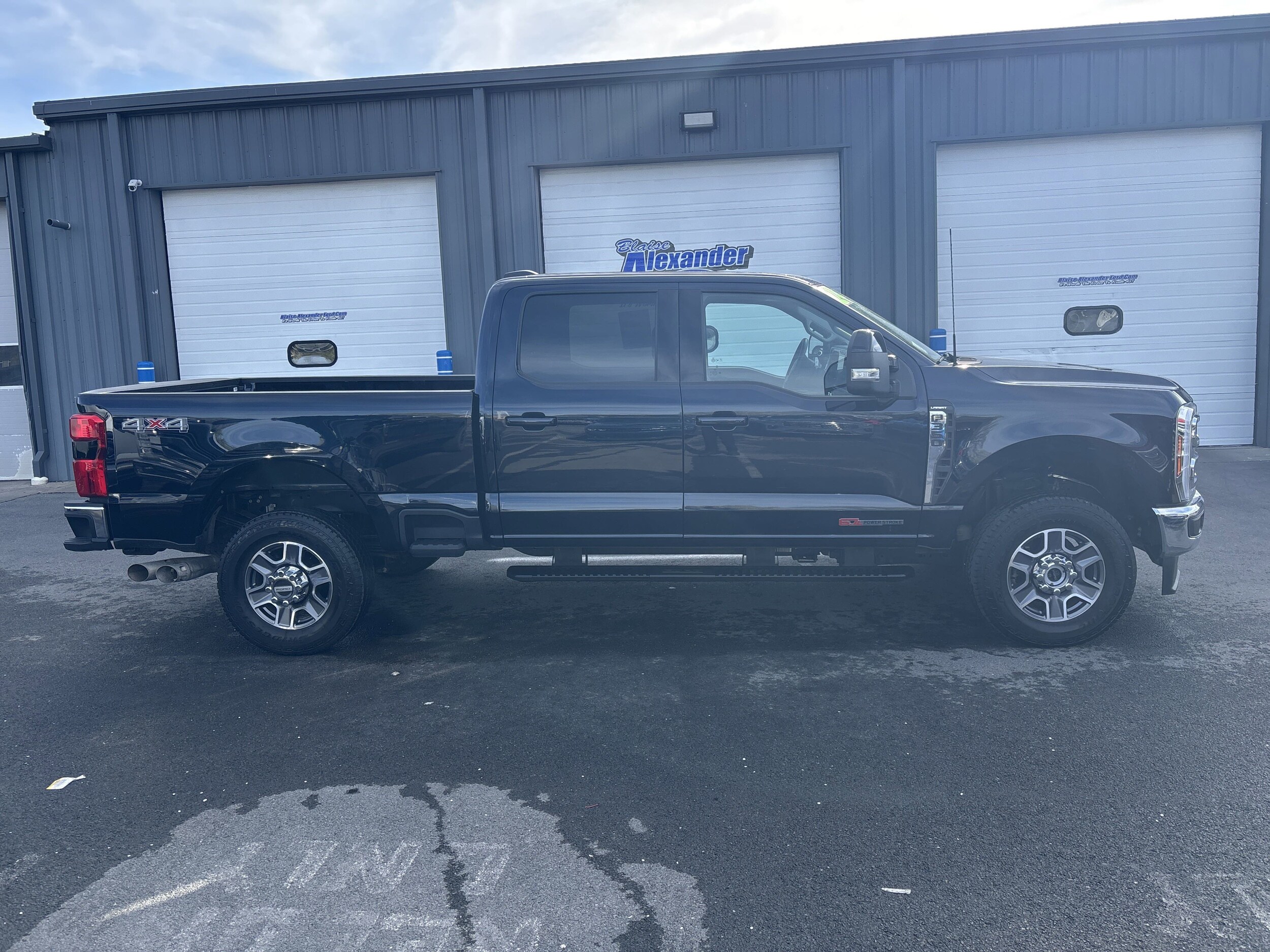 2024 Ford F-350 Lariat photo 2
