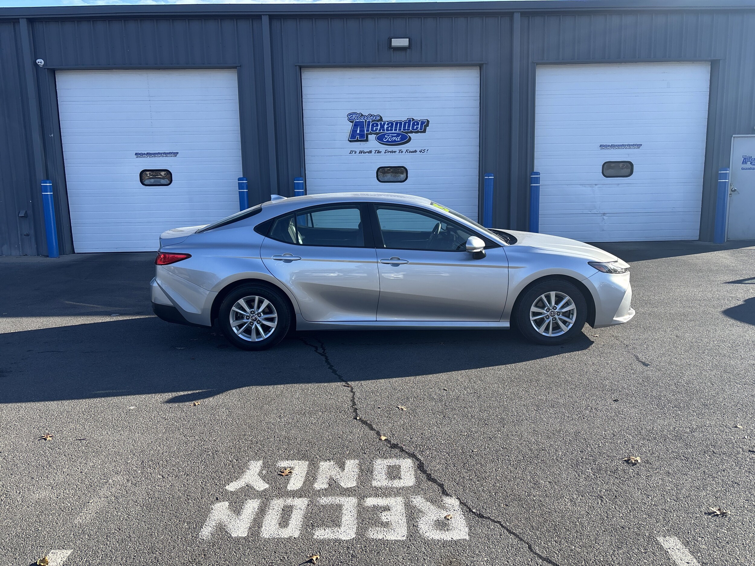 2025 Toyota Camry LE photo 2