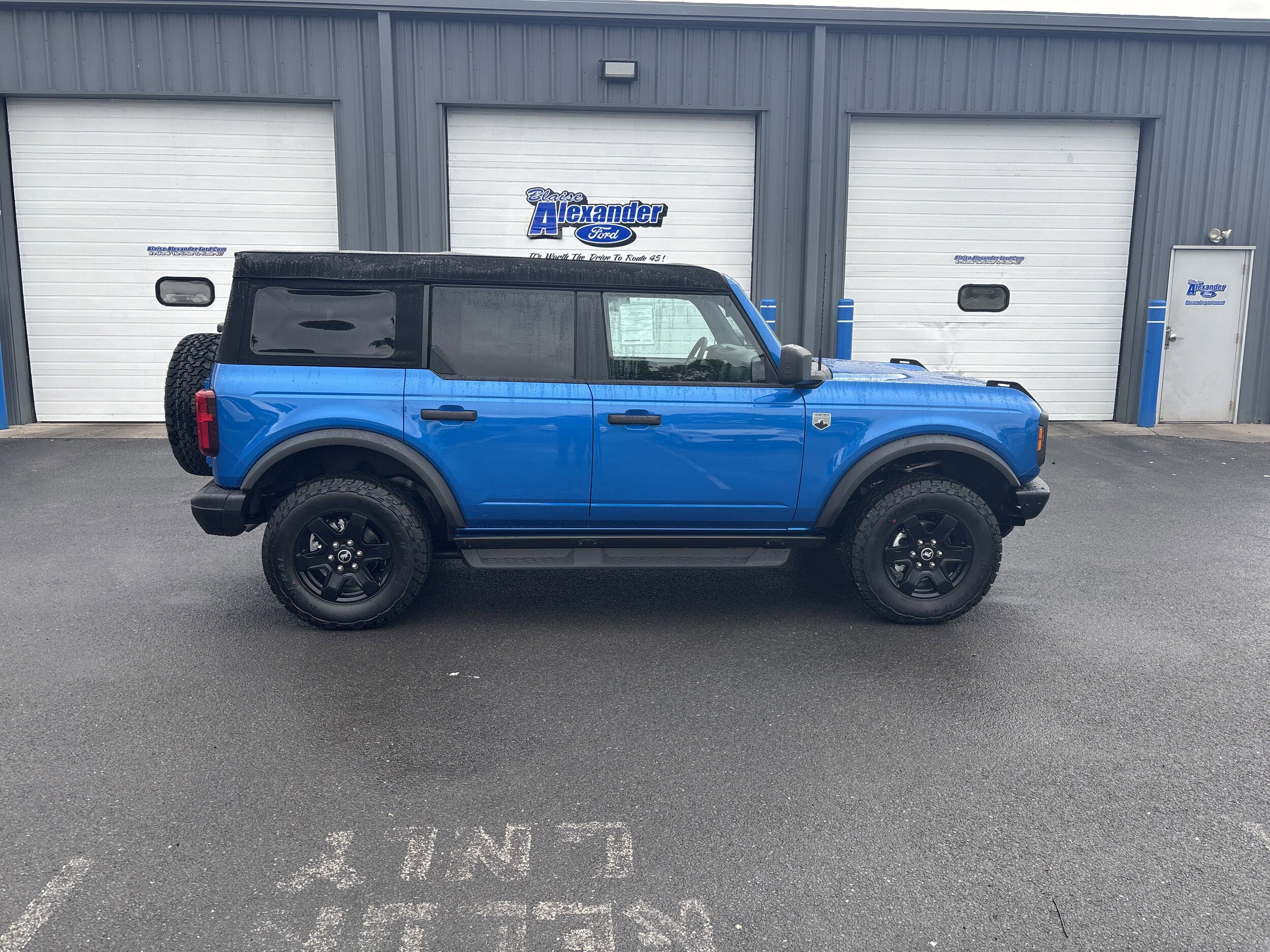 2025 Ford Bronco Big Bend photo 2