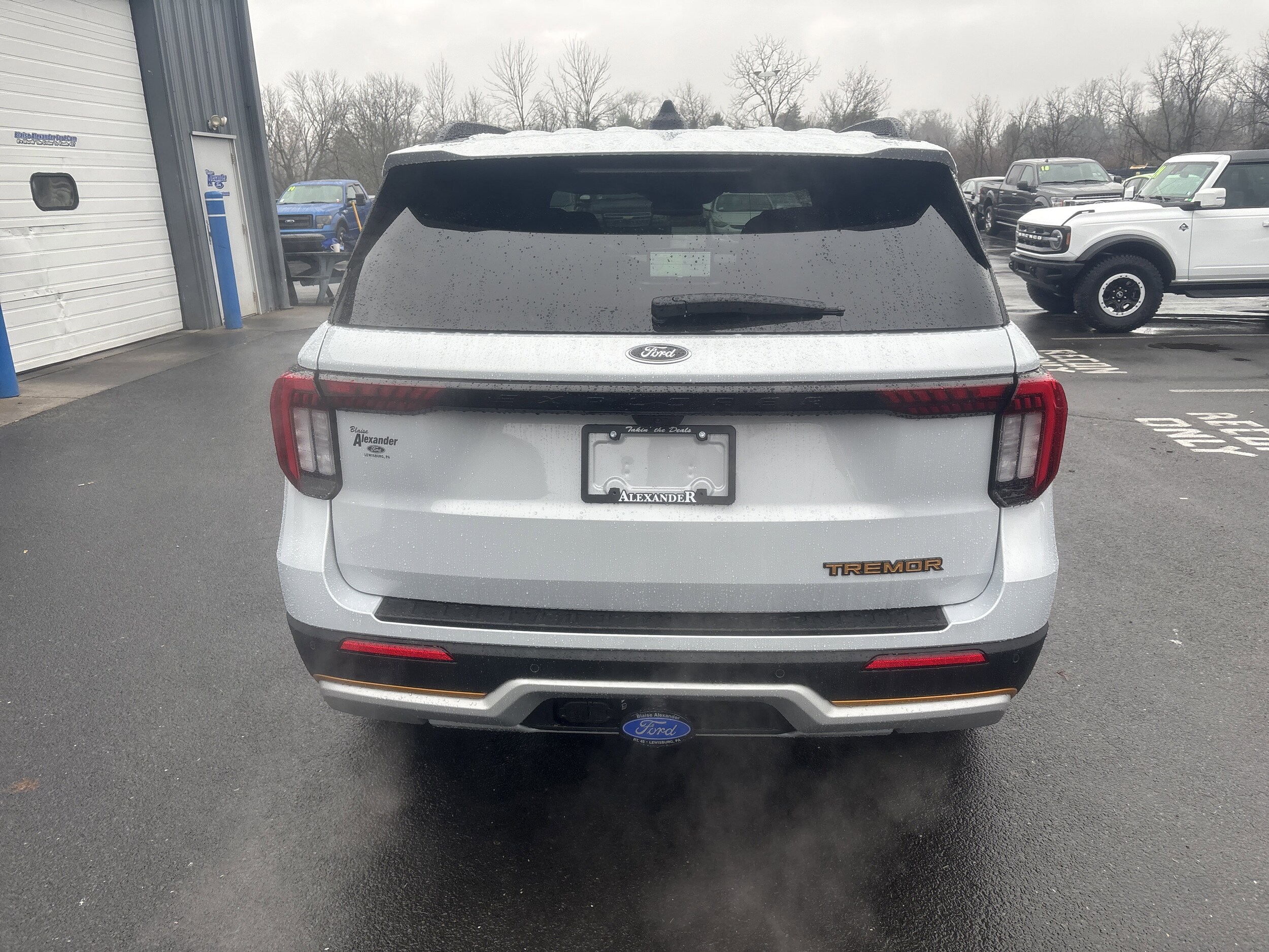 2026 Ford Explorer photo 2
