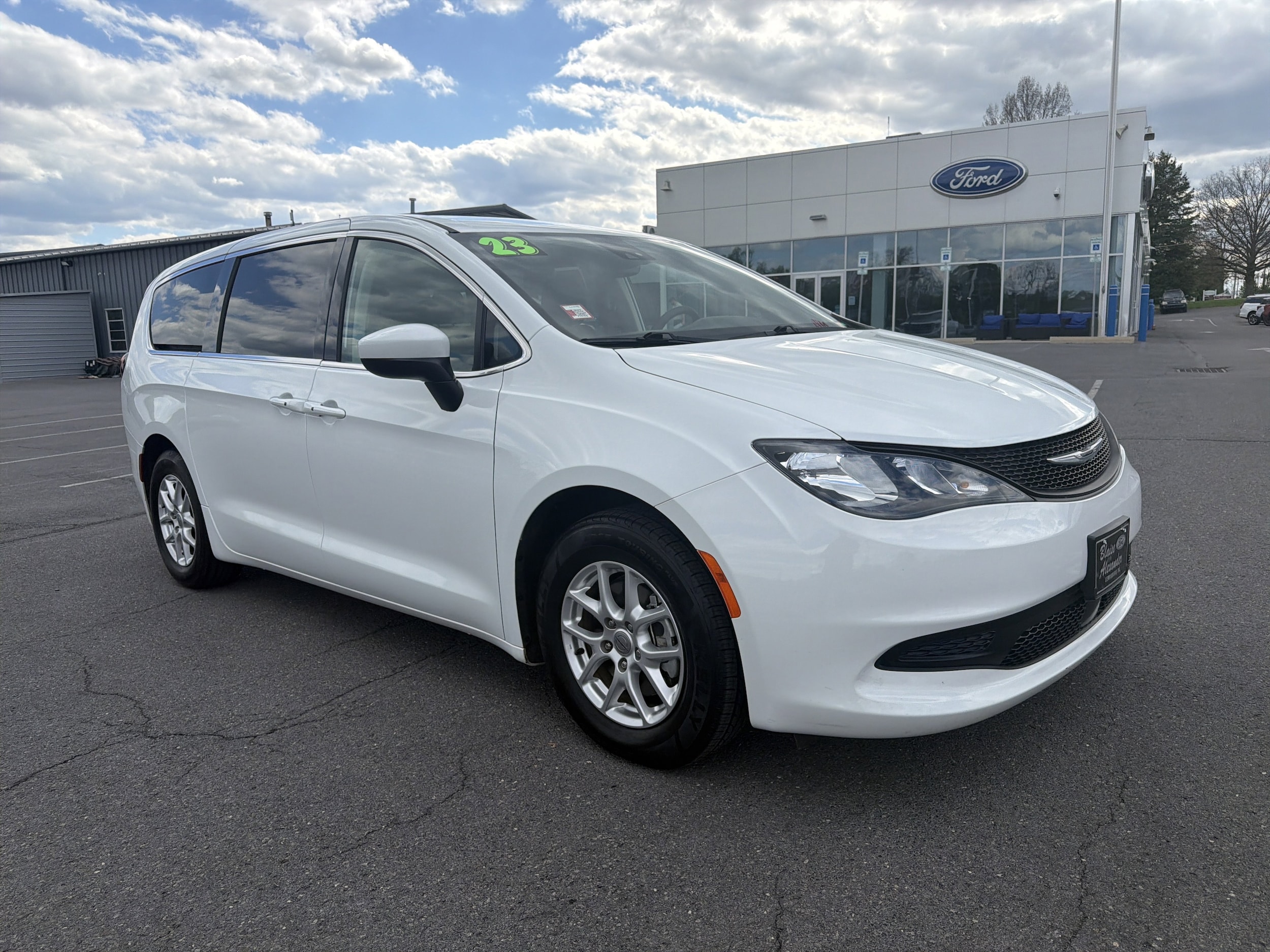 2023 Chrysler Voyager