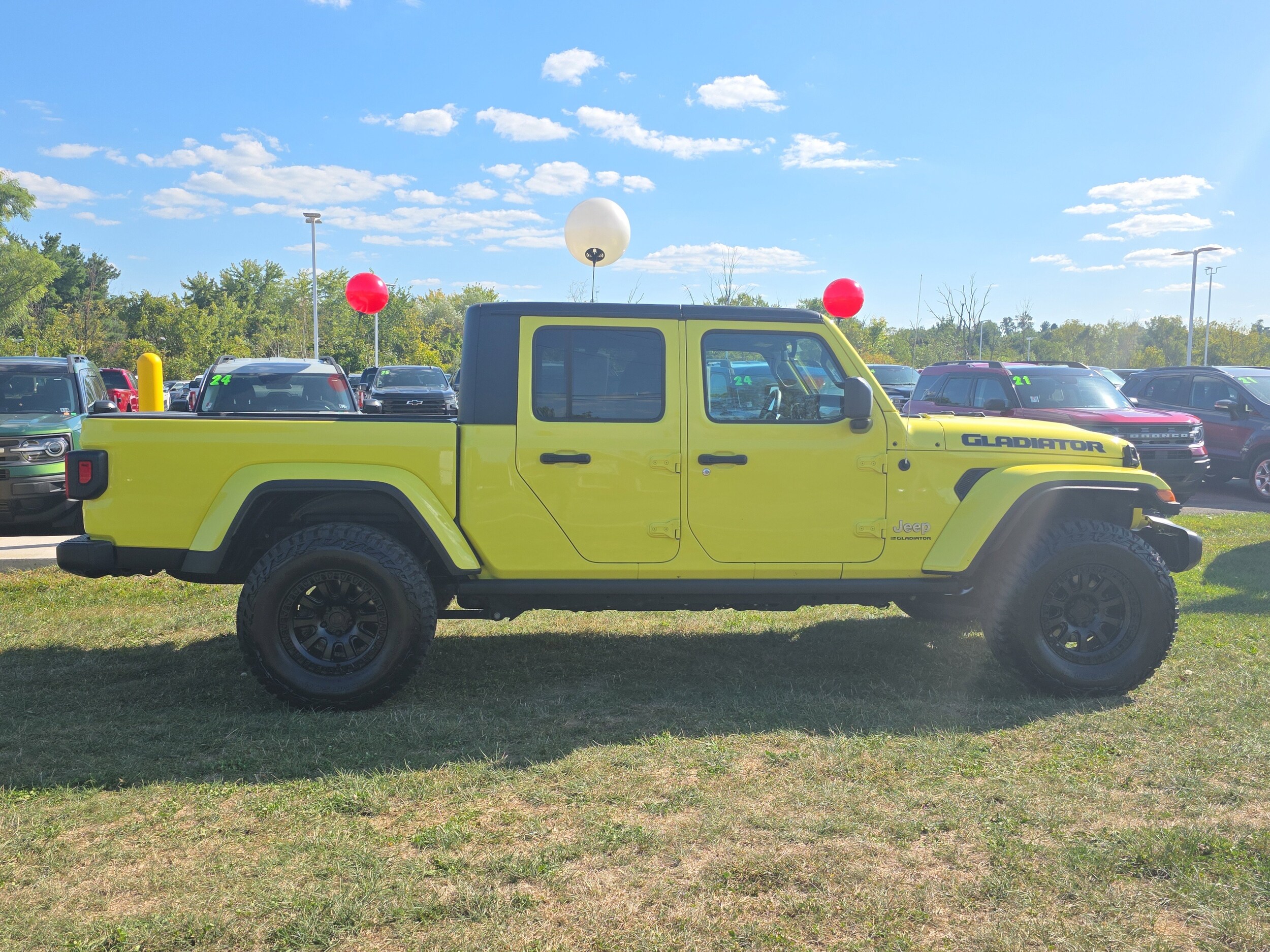 2023 Jeep Gladiator Overland photo 2