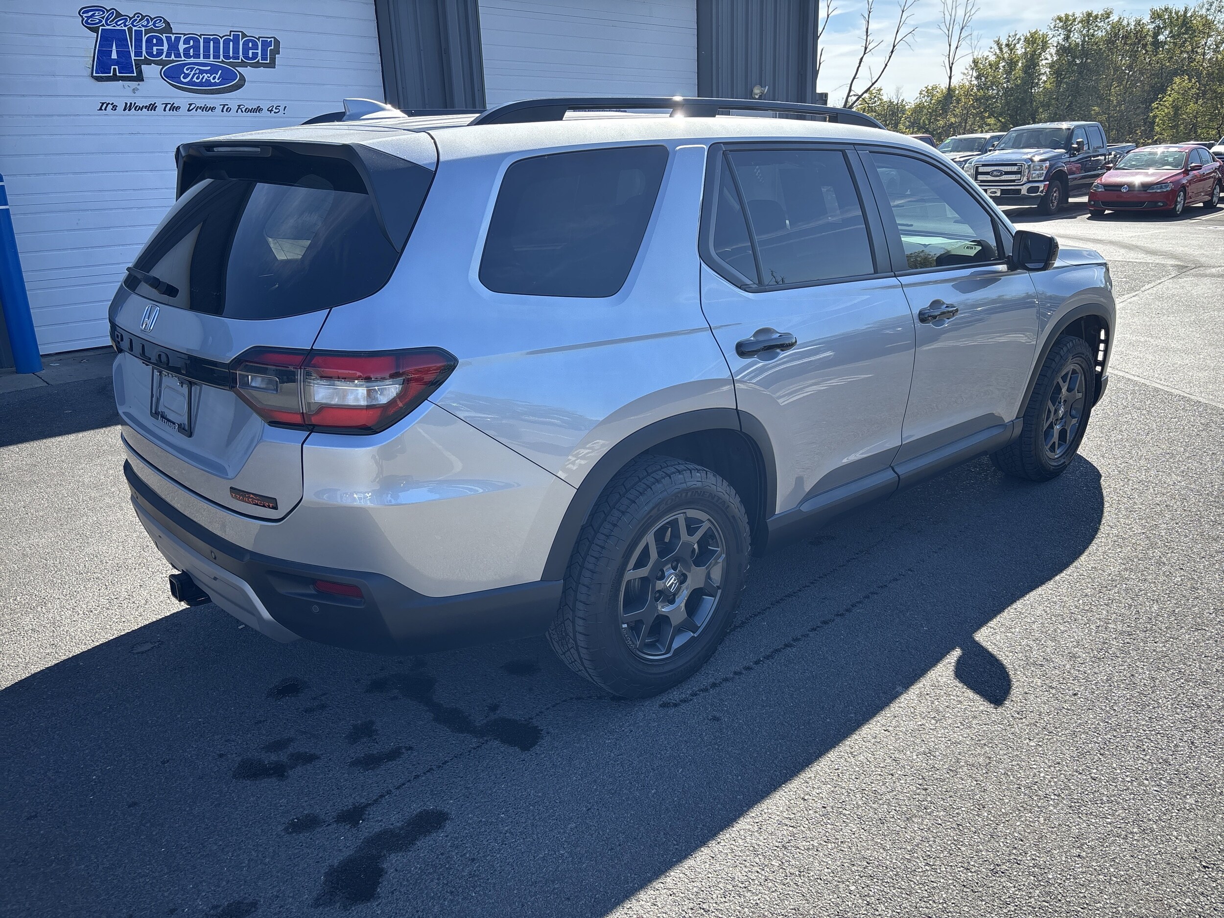 2025 Honda Pilot TrailSport photo 2