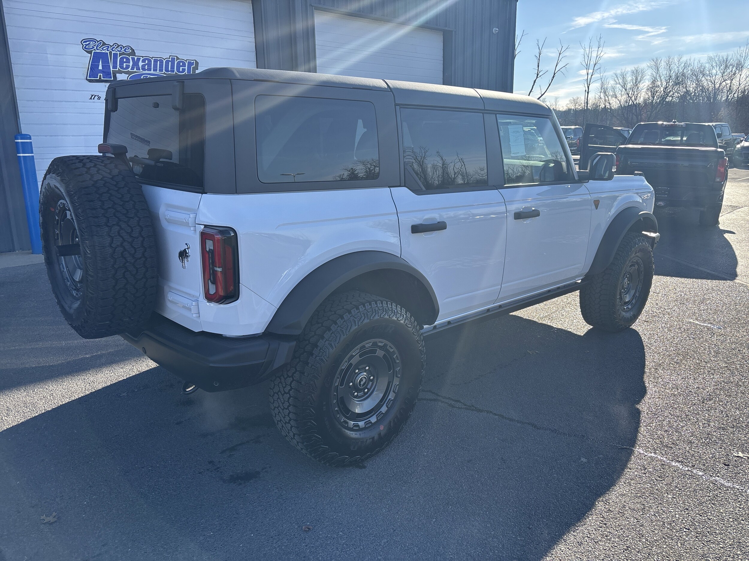 2025 Ford Bronco Badlands photo 2