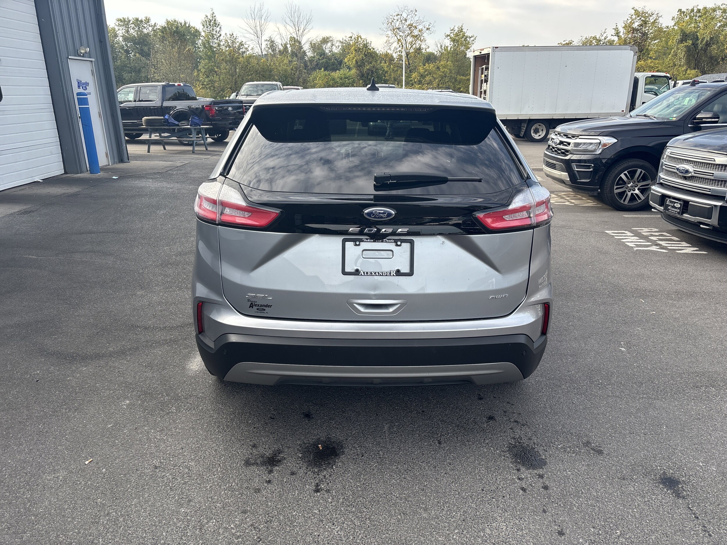 2024 Ford Edge SEL photo 2