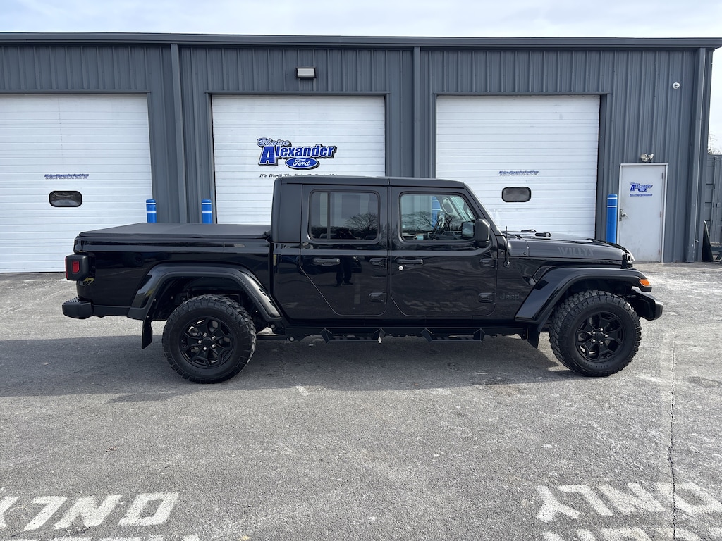 Used 2023 Jeep Gladiator Sport Truck Crew Cab
