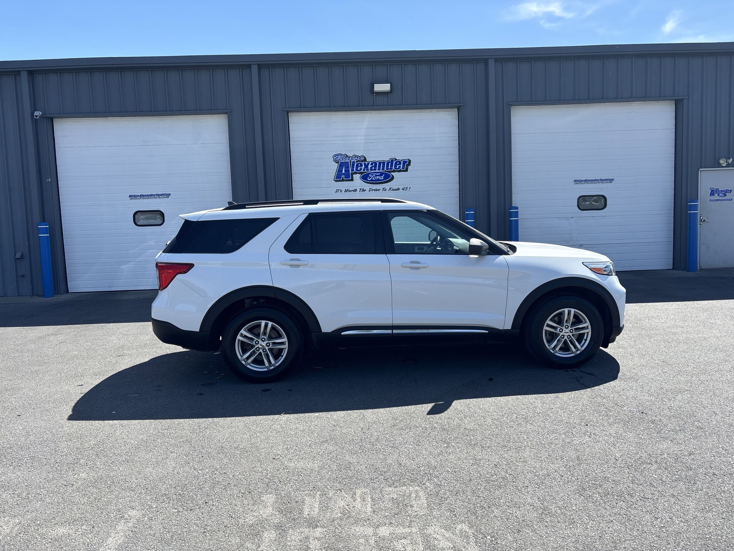 2023 Ford Explorer XLT photo 2