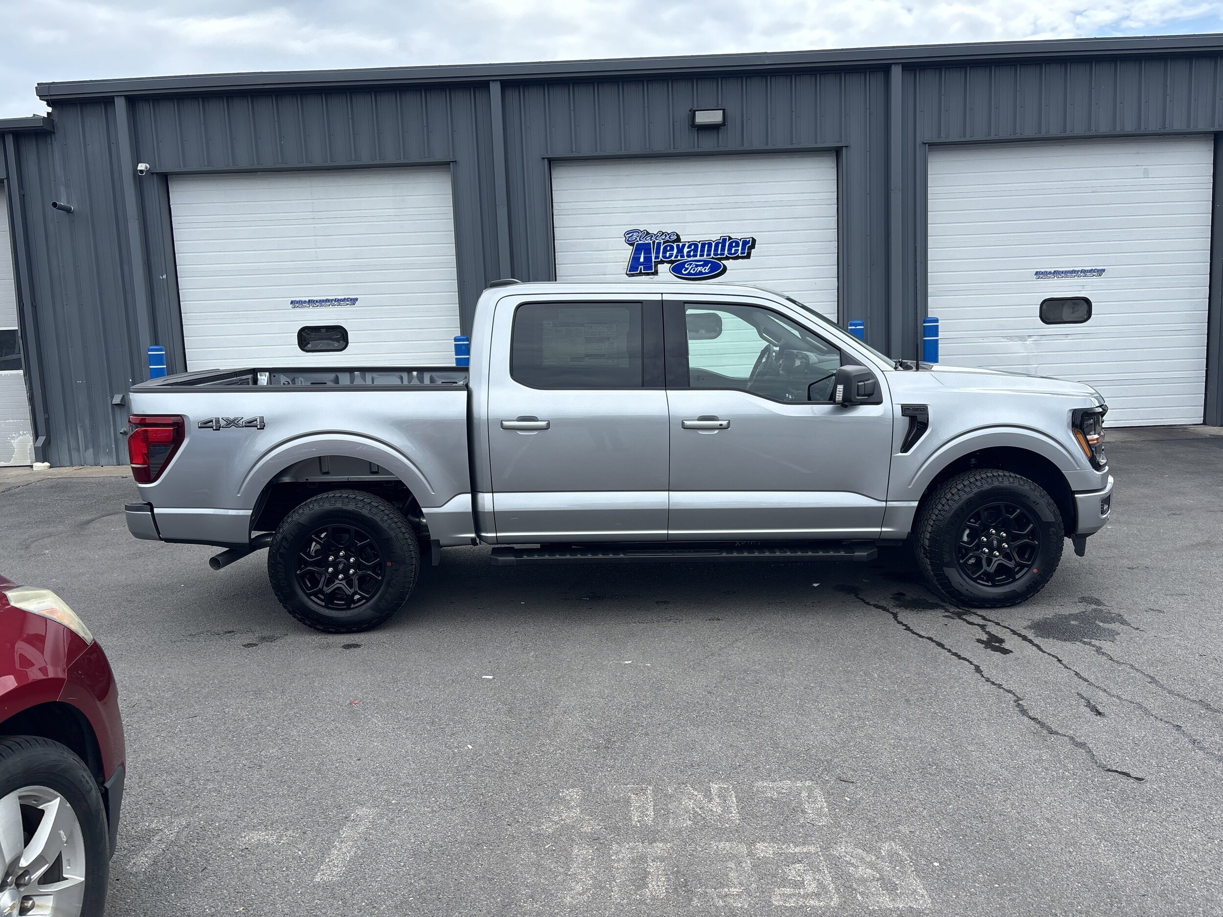 2025 Ford F-150 XLT photo 2