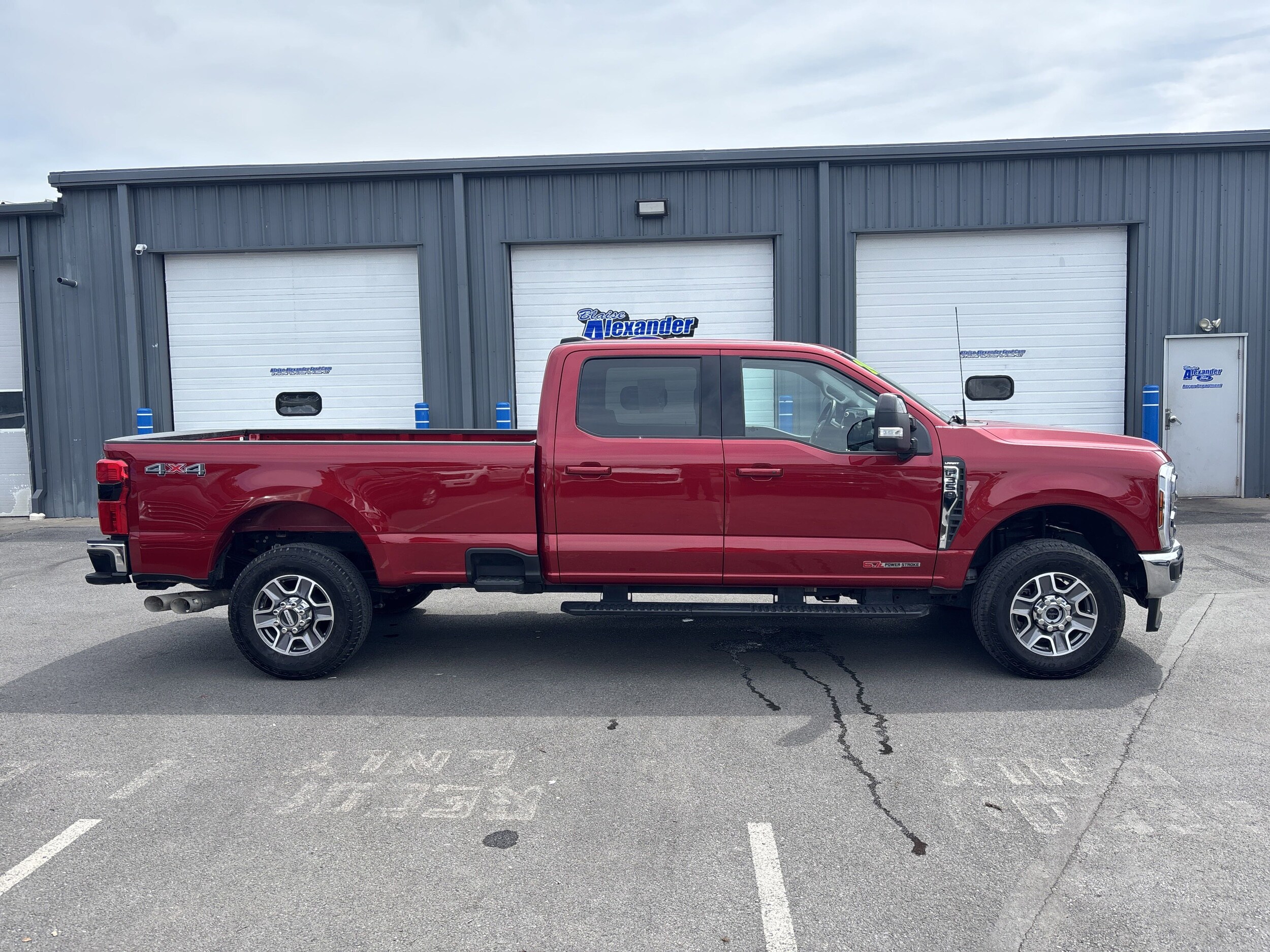 2024 Ford F-350 Lariat photo 2