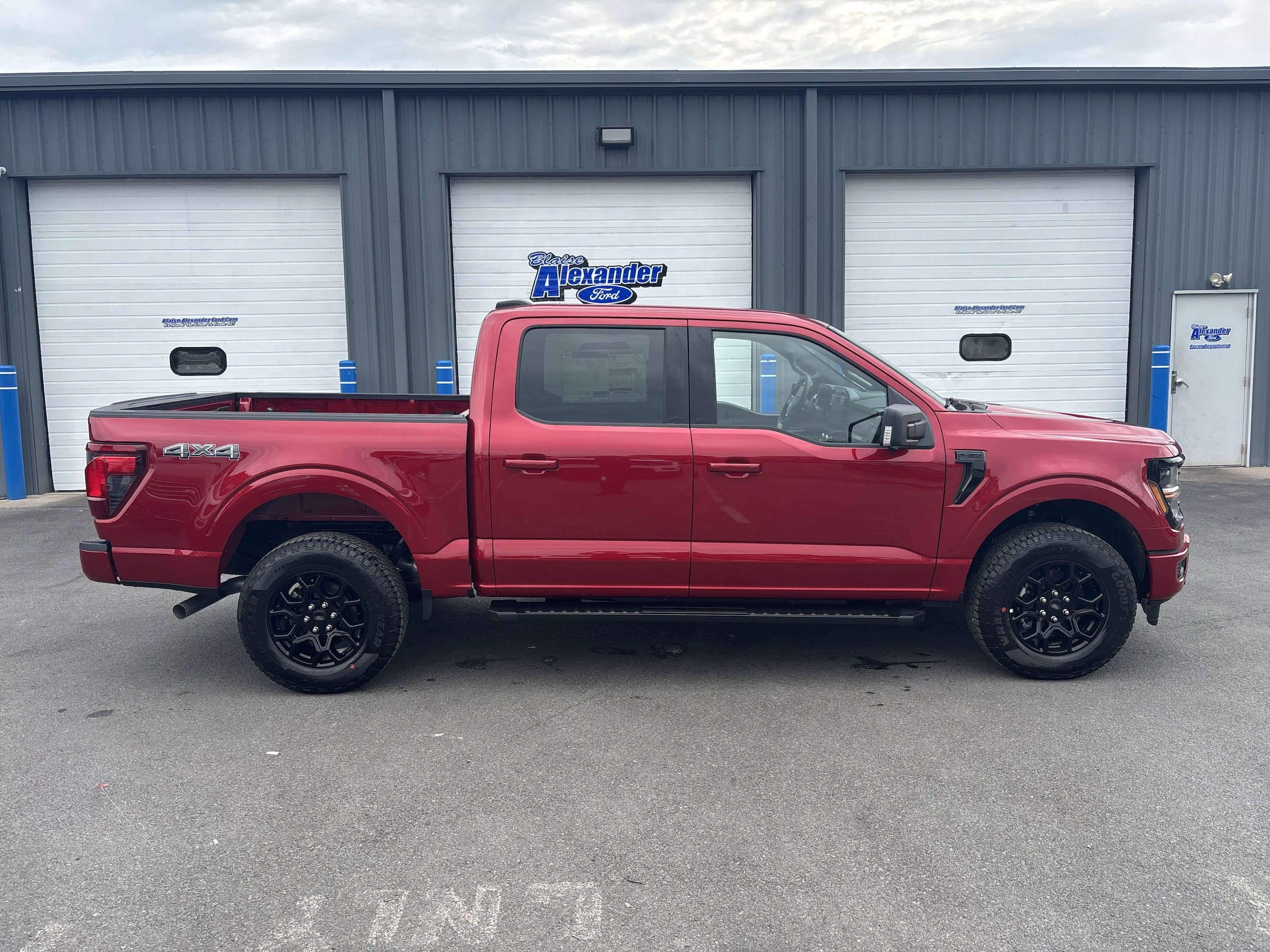 2025 Ford F-150 XLT photo 2