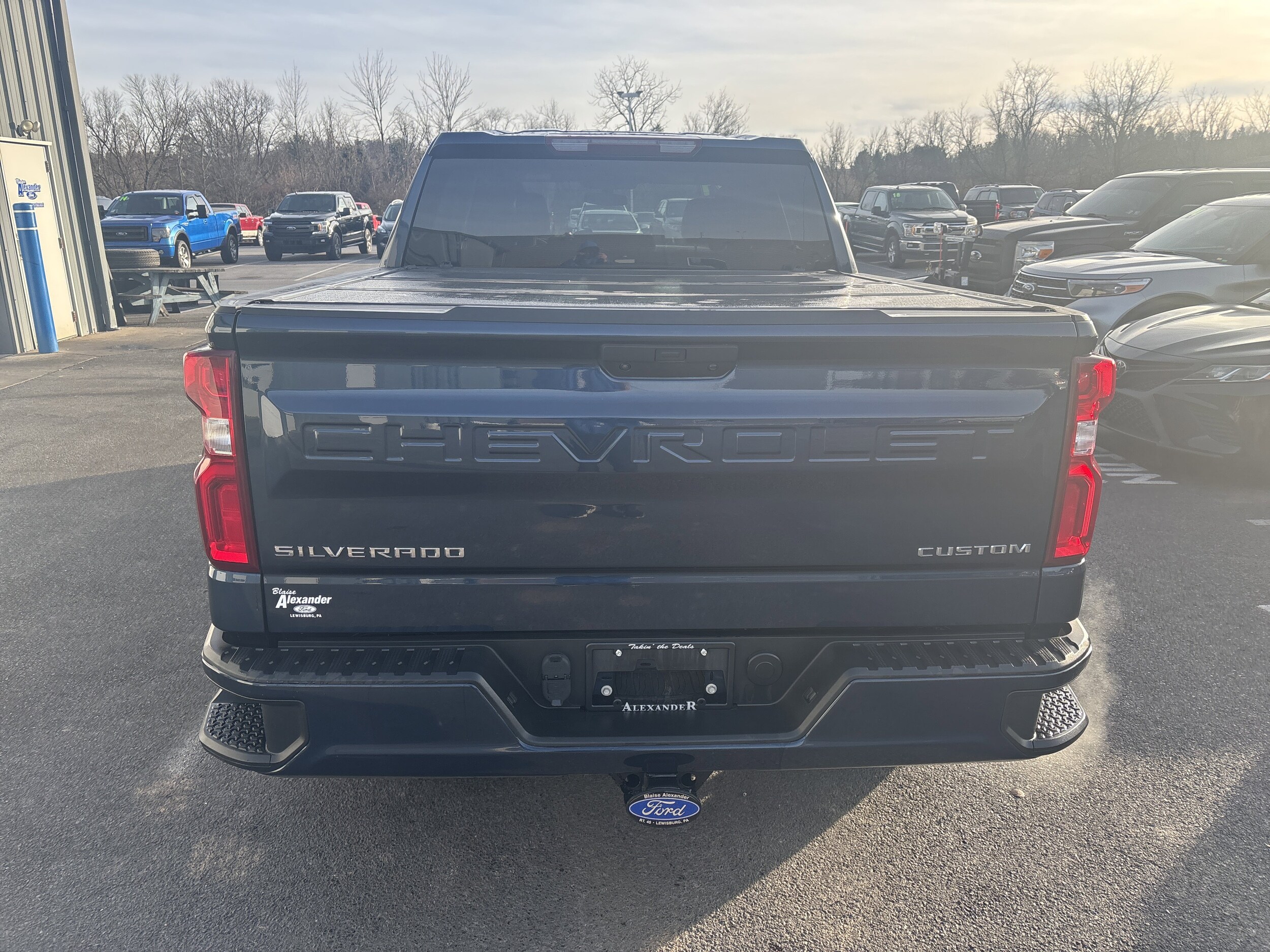 2021 Chevrolet Silverado 1500 Custom photo 3