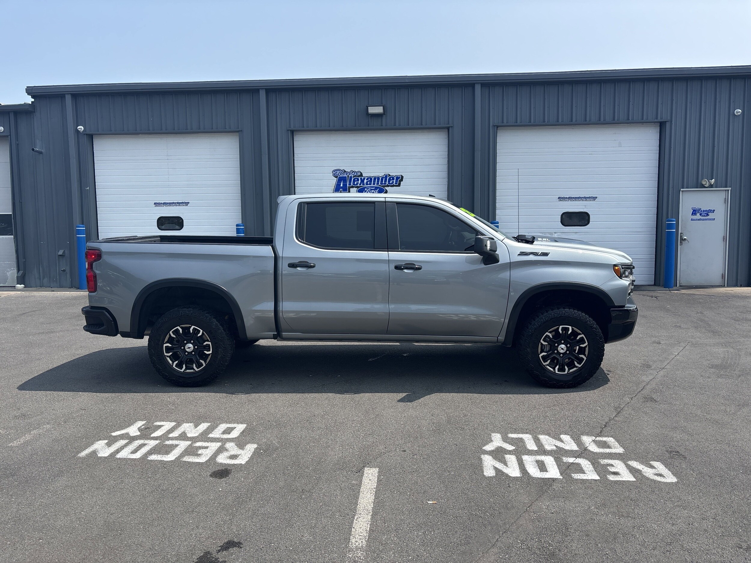 2023 Chevrolet Silverado 1500 ZR2 photo 2