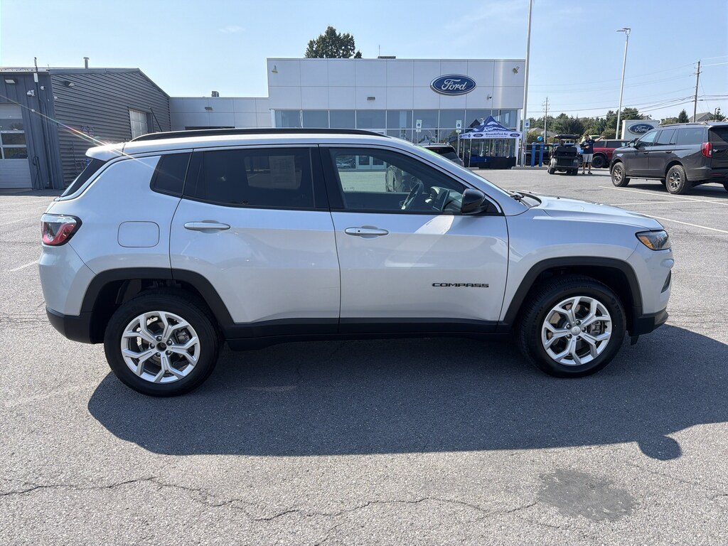 Used 2024 Jeep Compass Latitude SUV