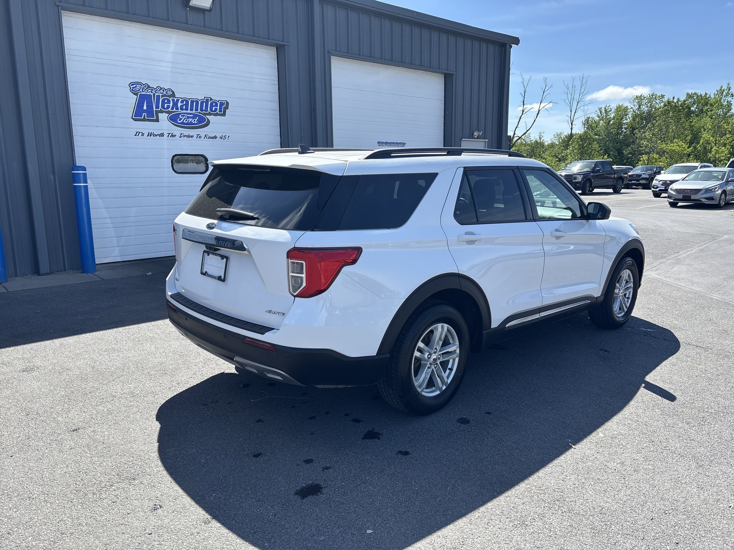 2023 Ford Explorer XLT photo 3