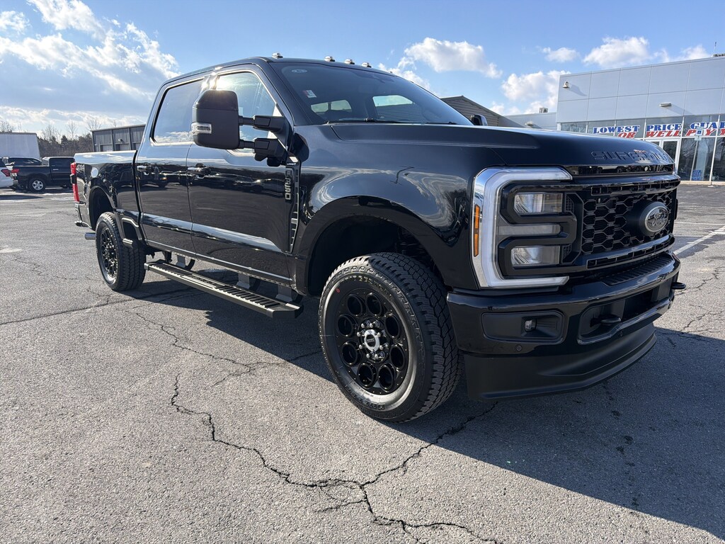 New 2026 Ford F-350 LARIAT Truck Crew Cab