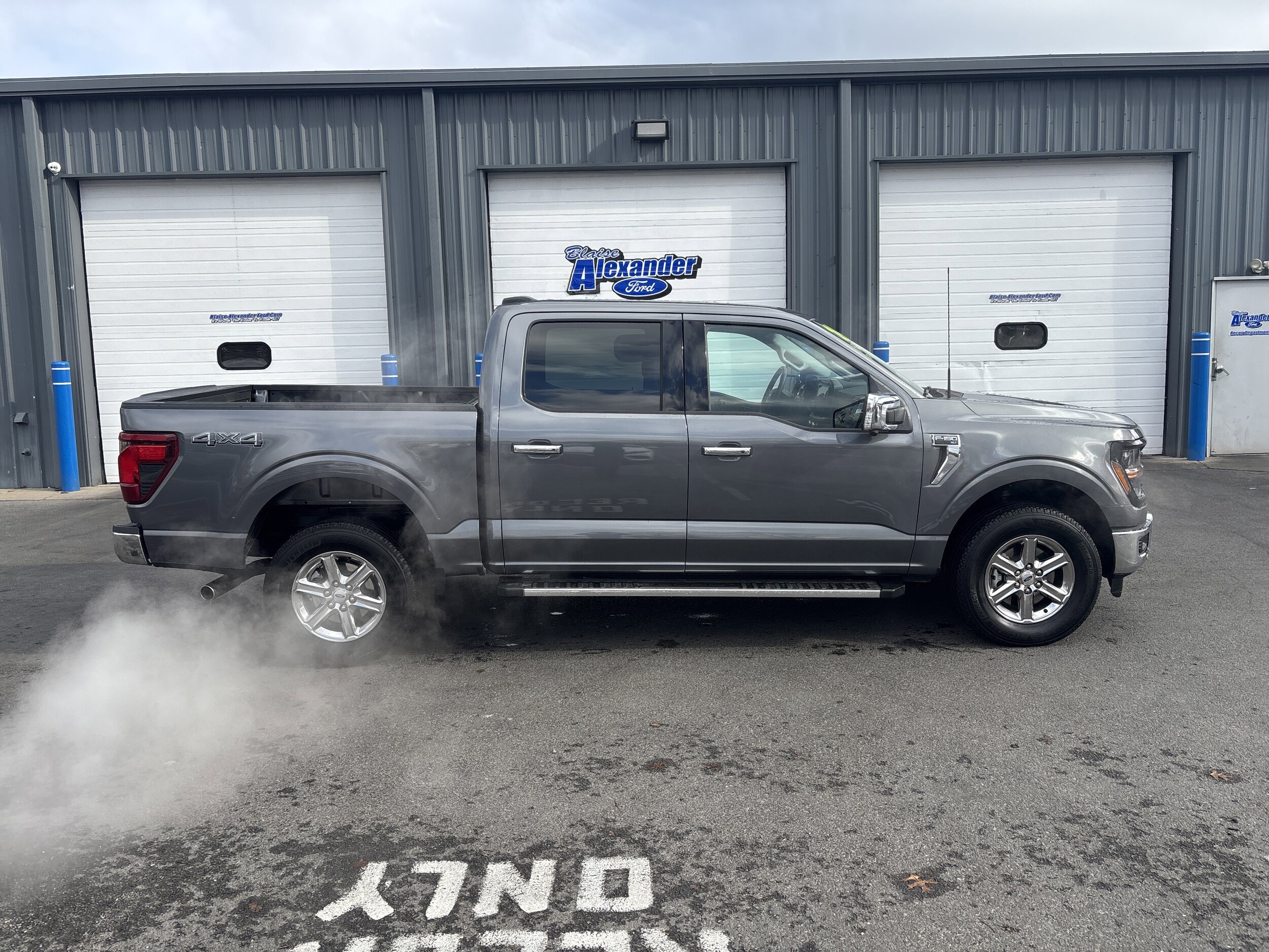 2024 Ford F-150 XLT photo 2