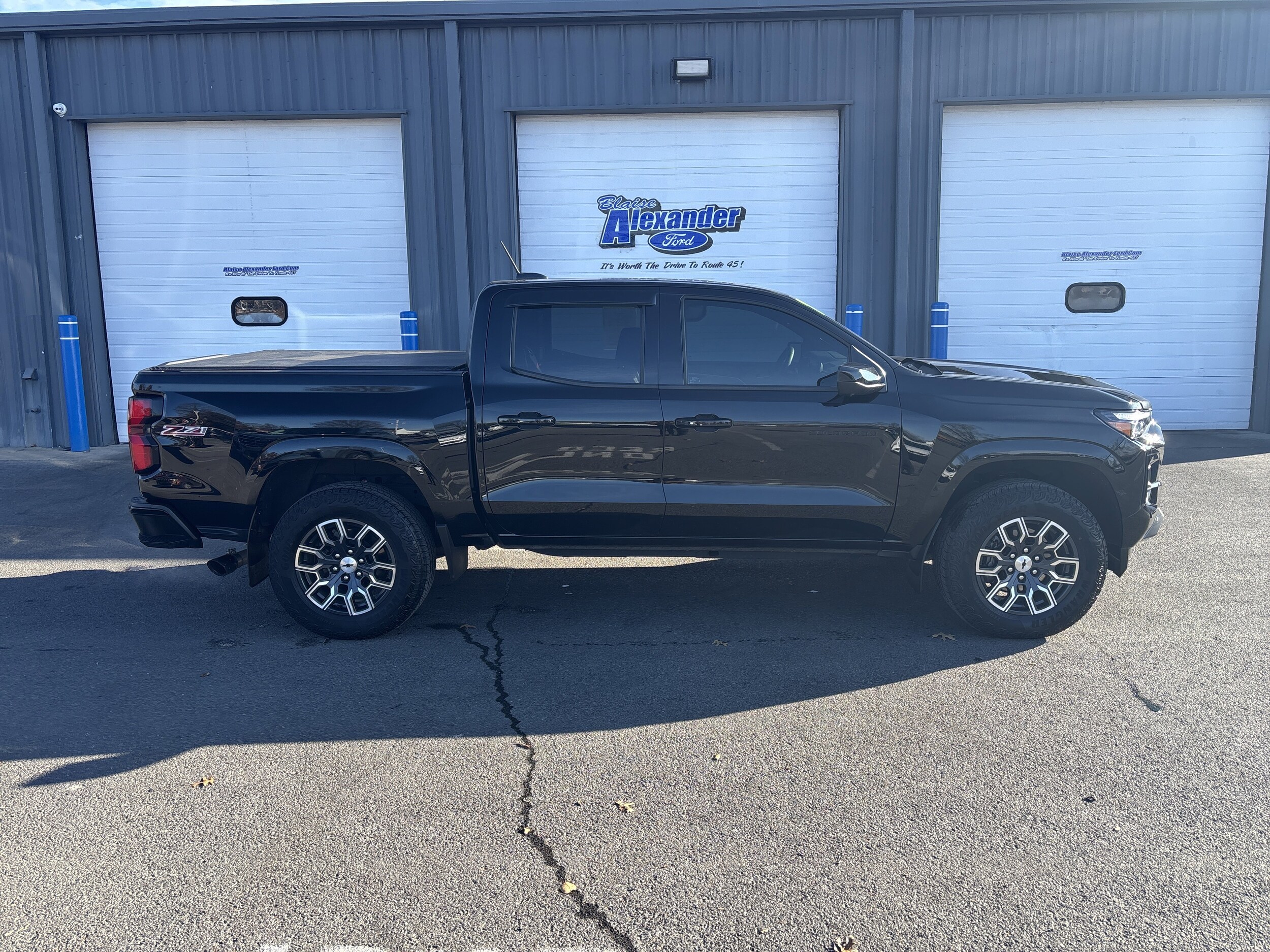 2024 Chevrolet Colorado Z71 photo 2